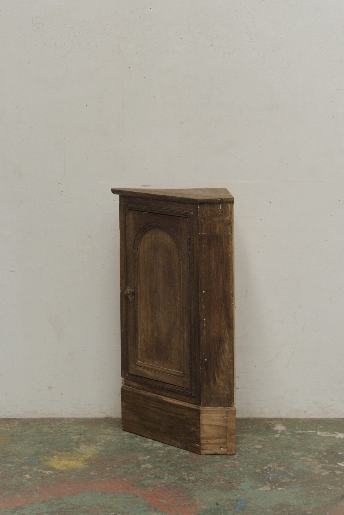 #9625 corner cabinet