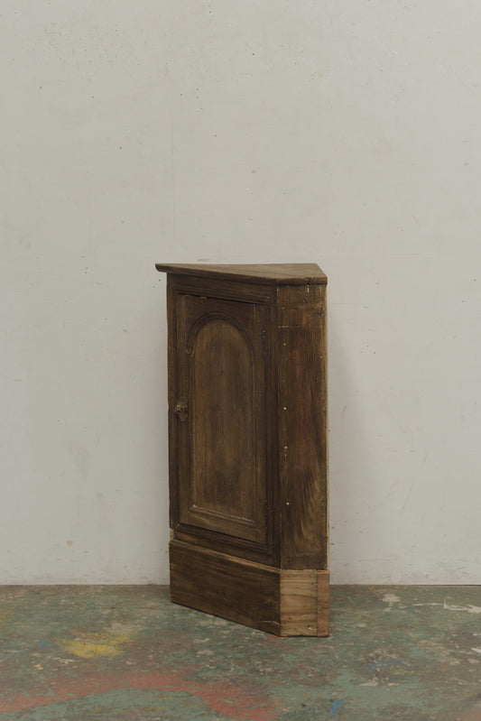 #9625 corner cabinet