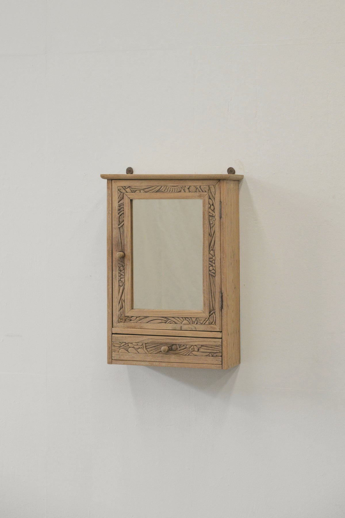 #0572 cabinet