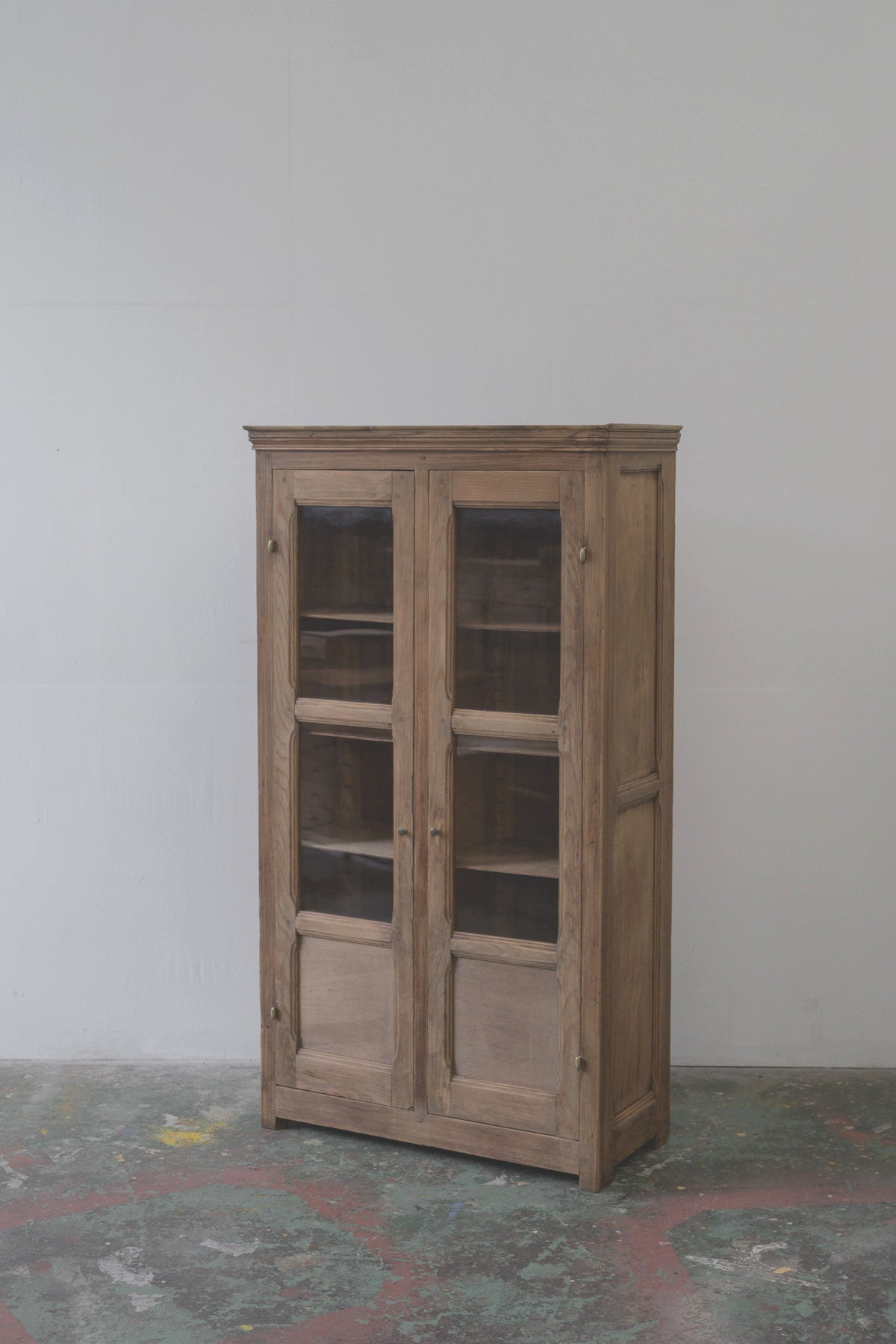 #0575 glass cabinet