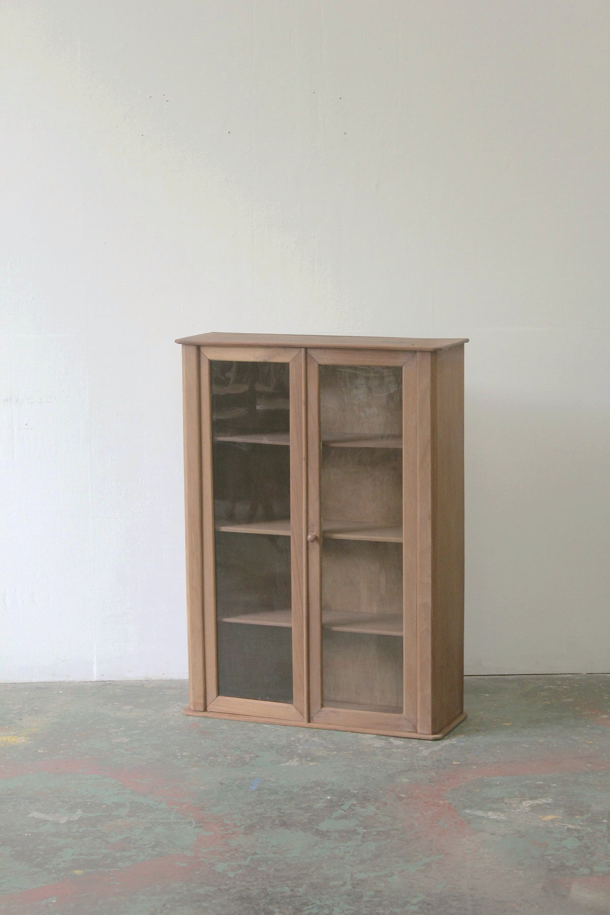 #0843 glass cabinet