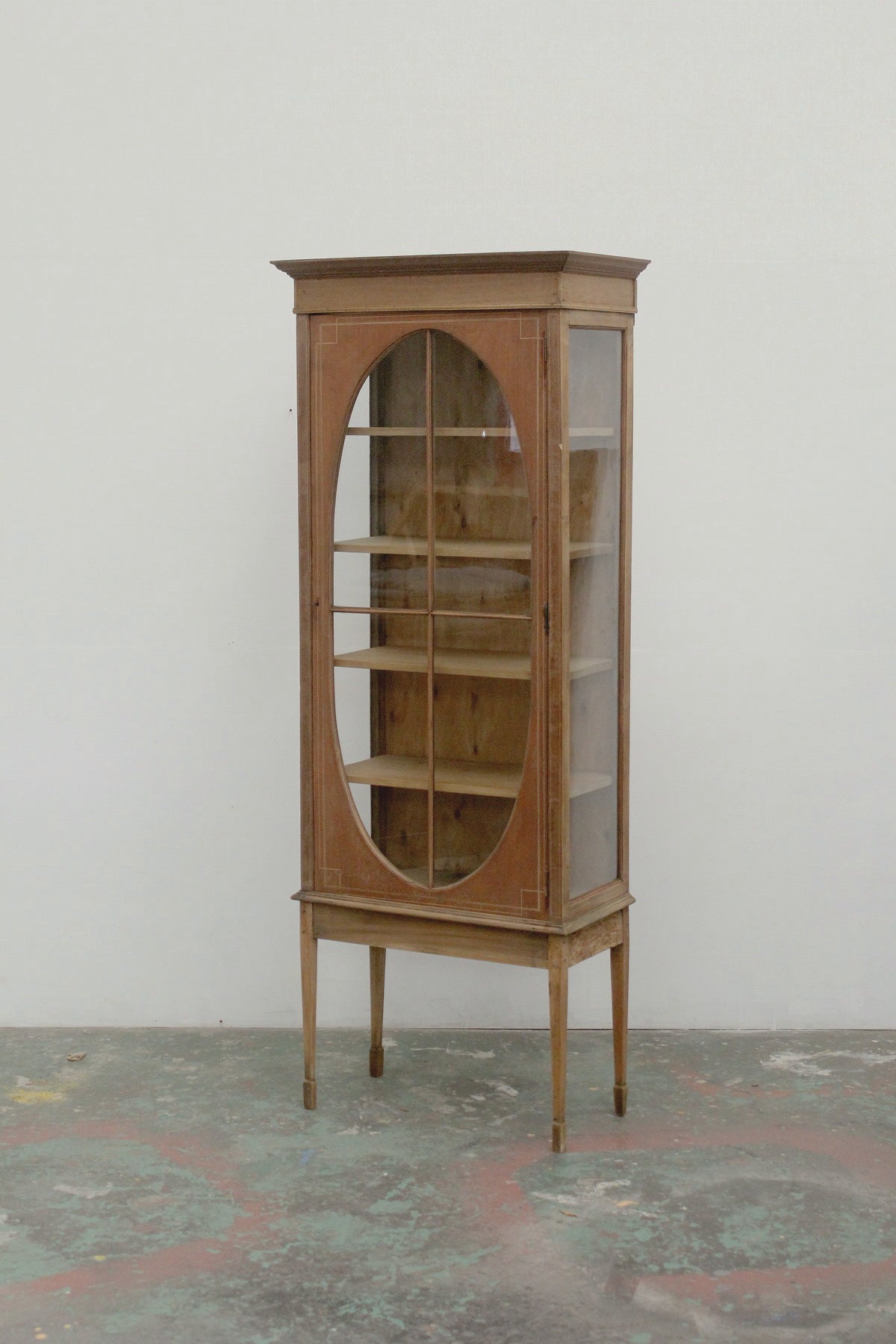 #0906 glass cabinet