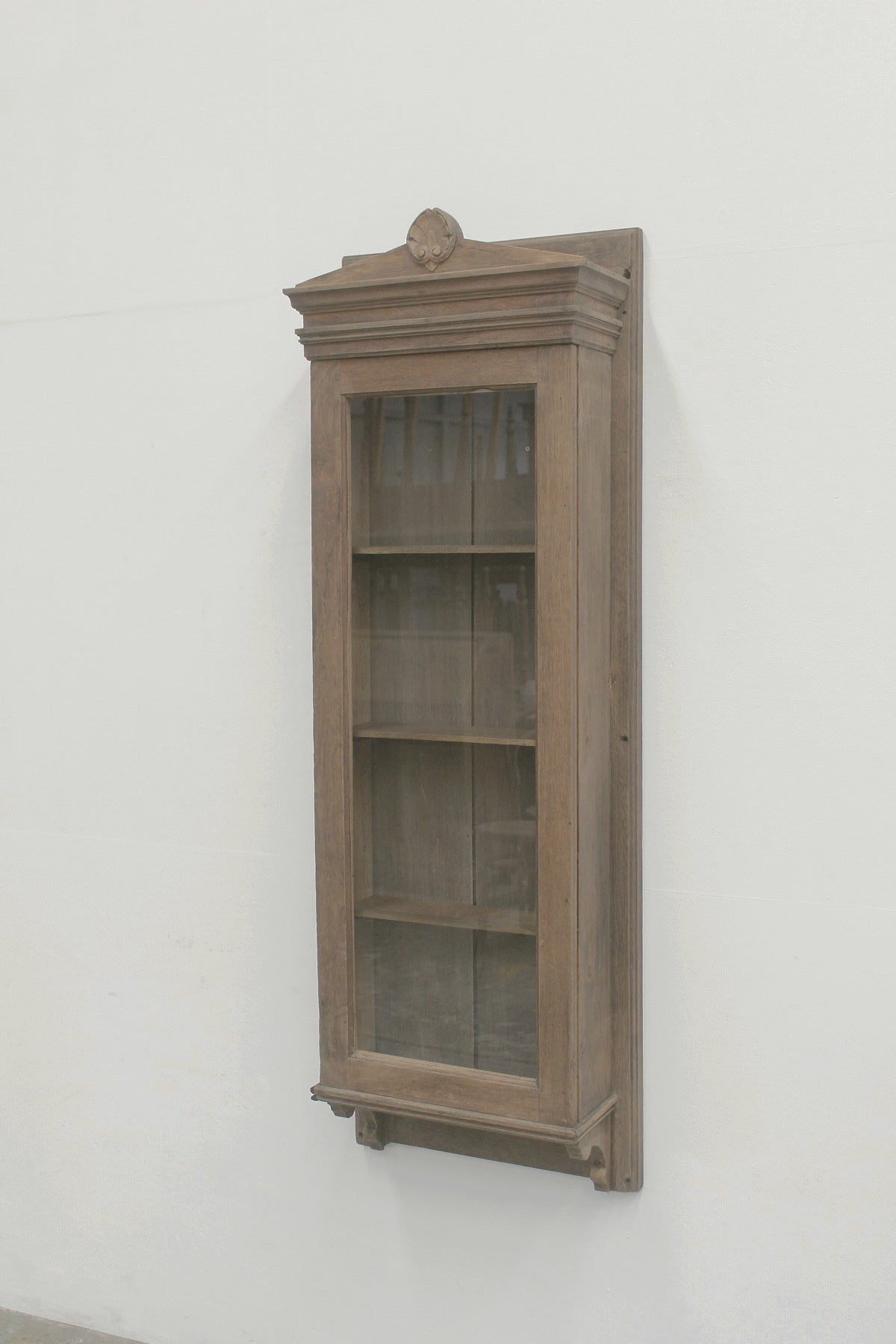 #0913 glass cabinet