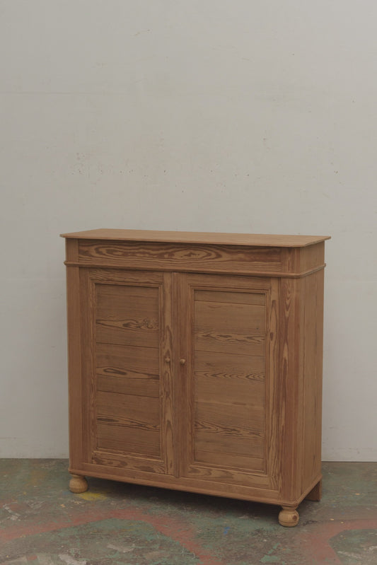 #9067 cabinet