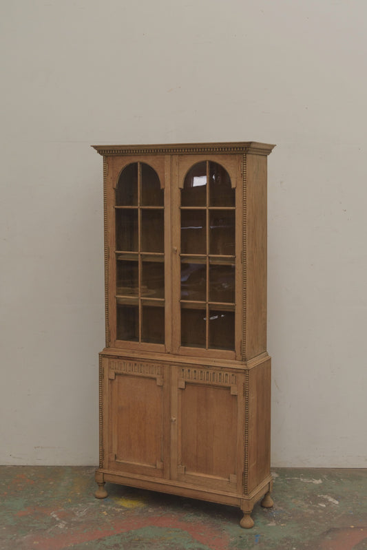 #9140 glass cabinet
