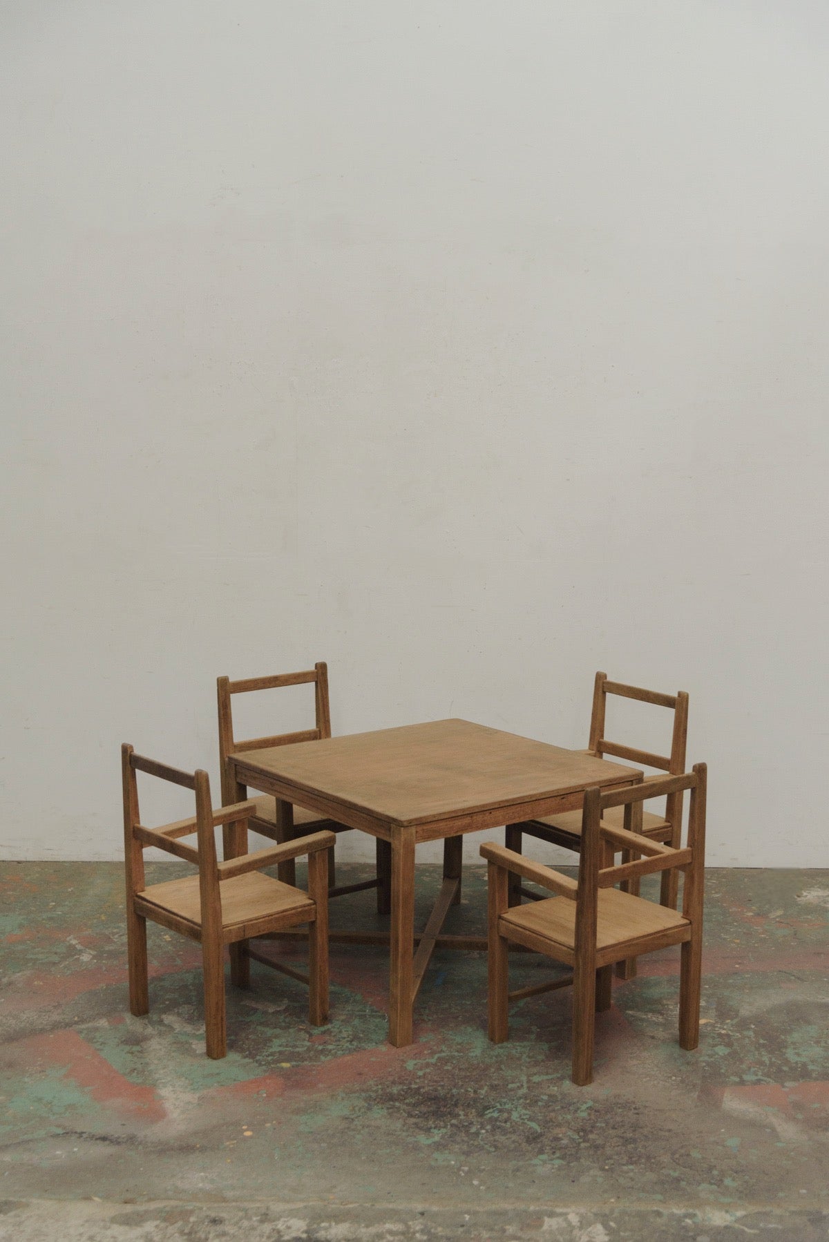 #9761 table & chairs