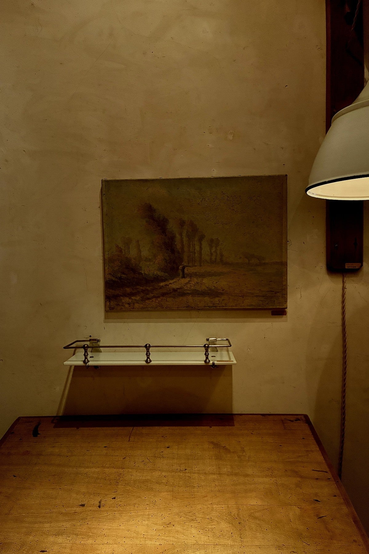 #0534 shelf