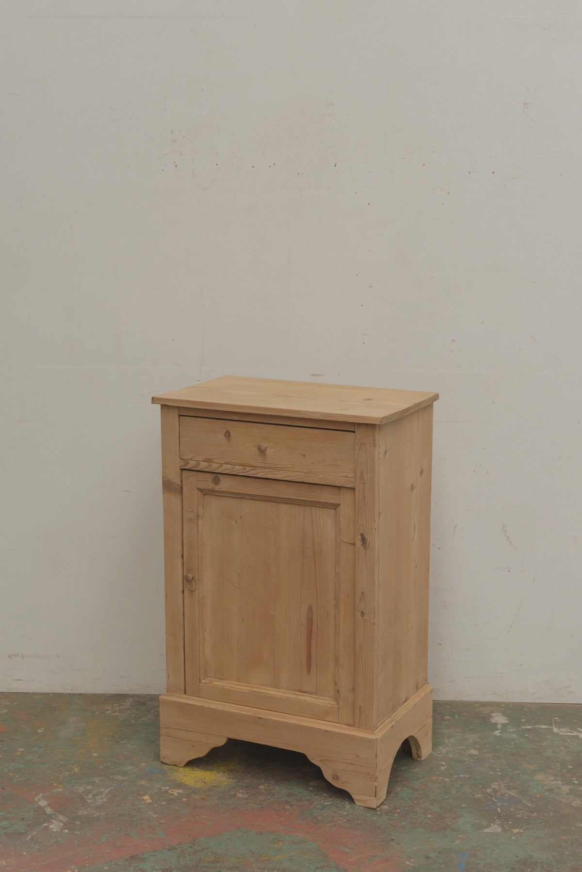 #9052 cabinet