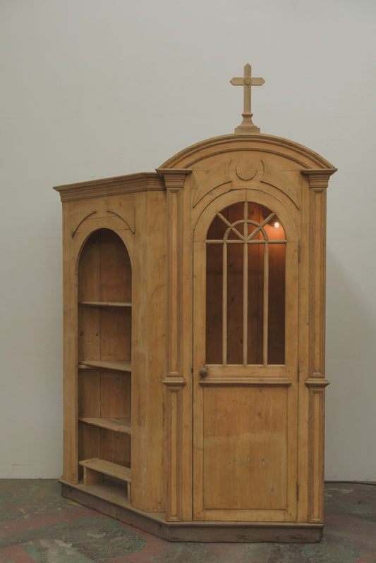 #8282 confession room