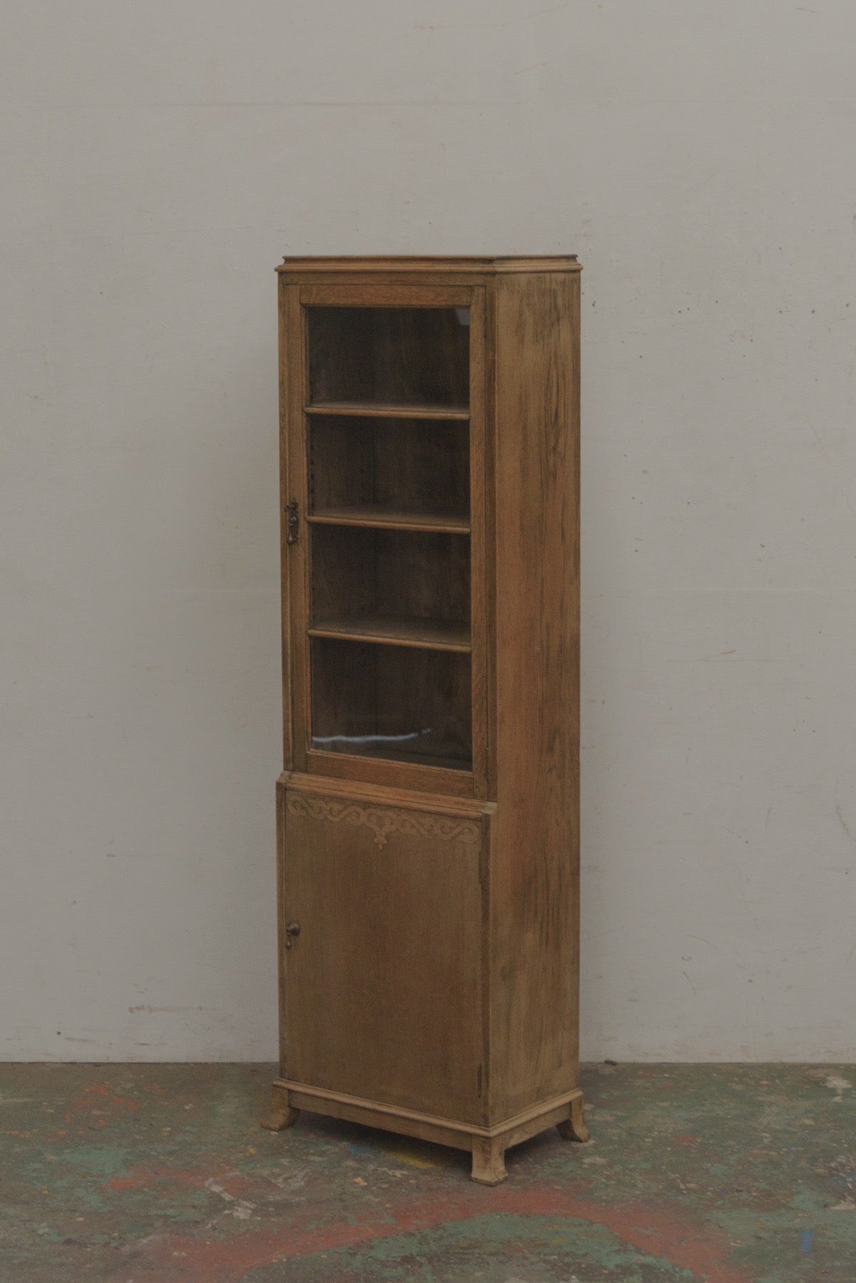 #9293 glass cabinet