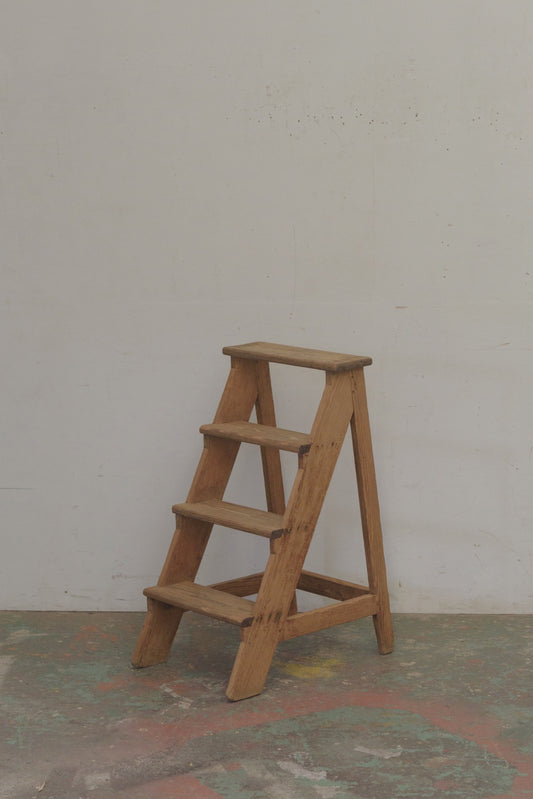 #9308 step ladder