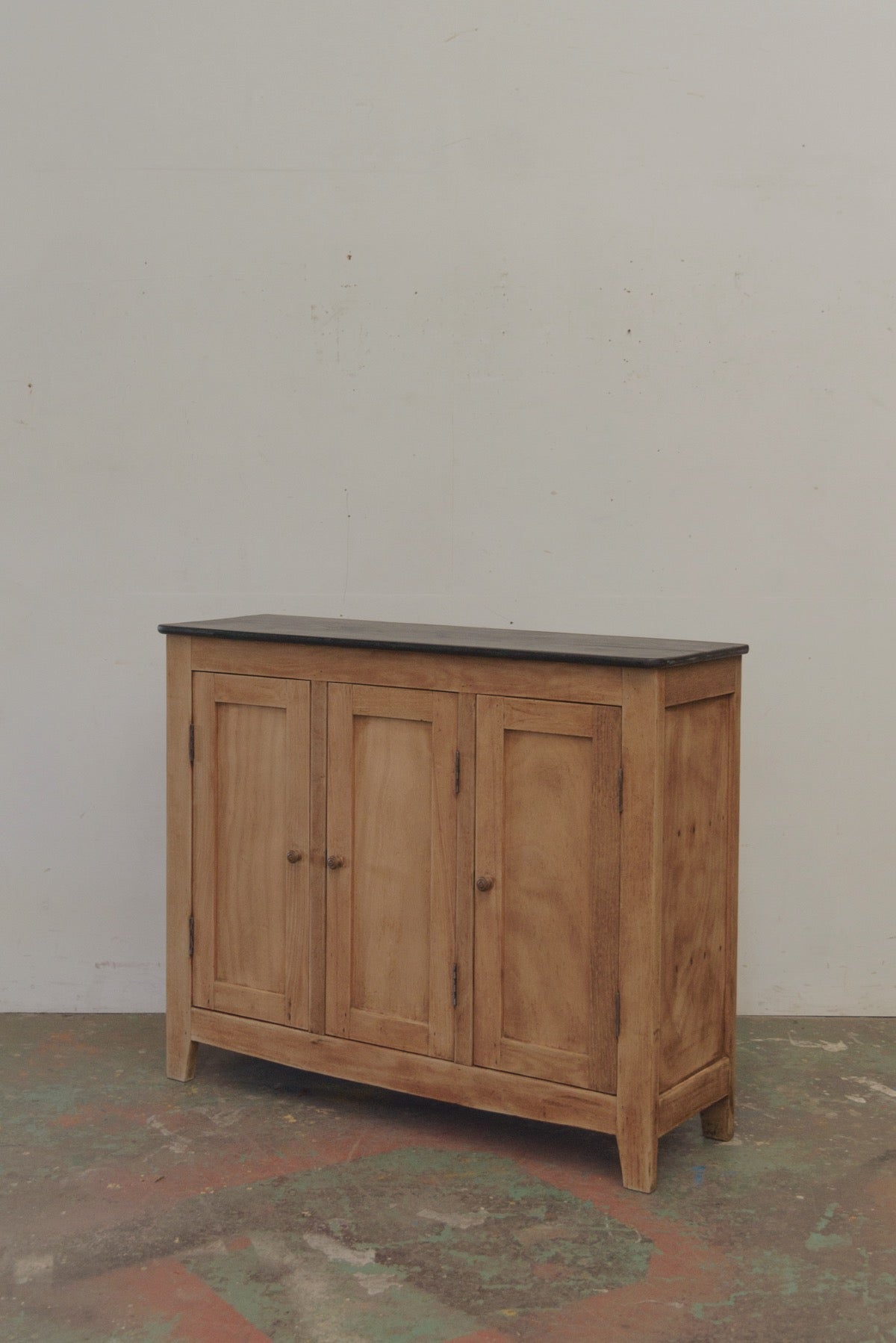 #8752 cabinet