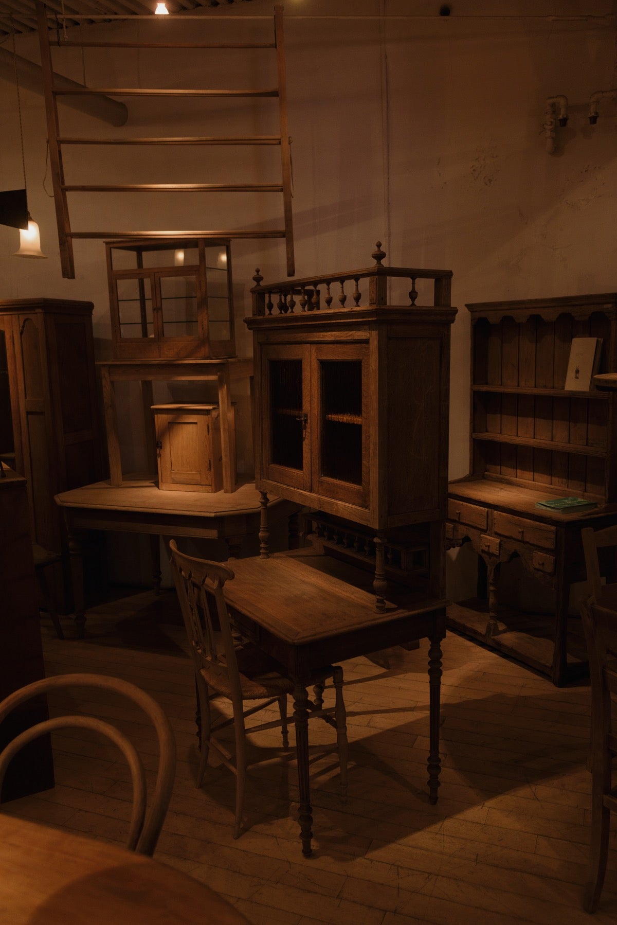 #9197 cabinet