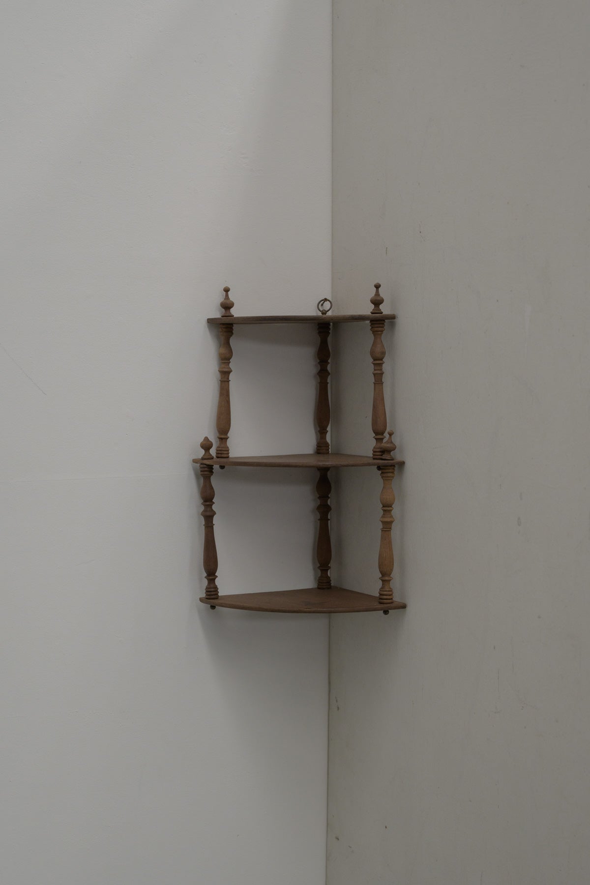 #0596 corner shelf