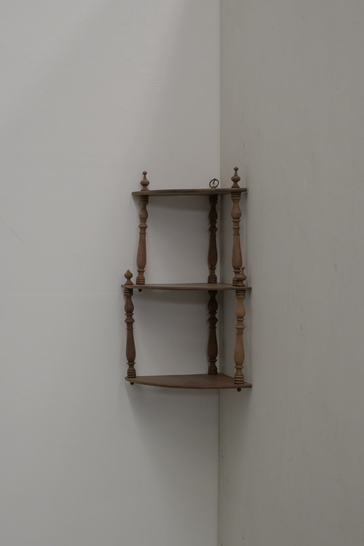 #0596 corner shelf