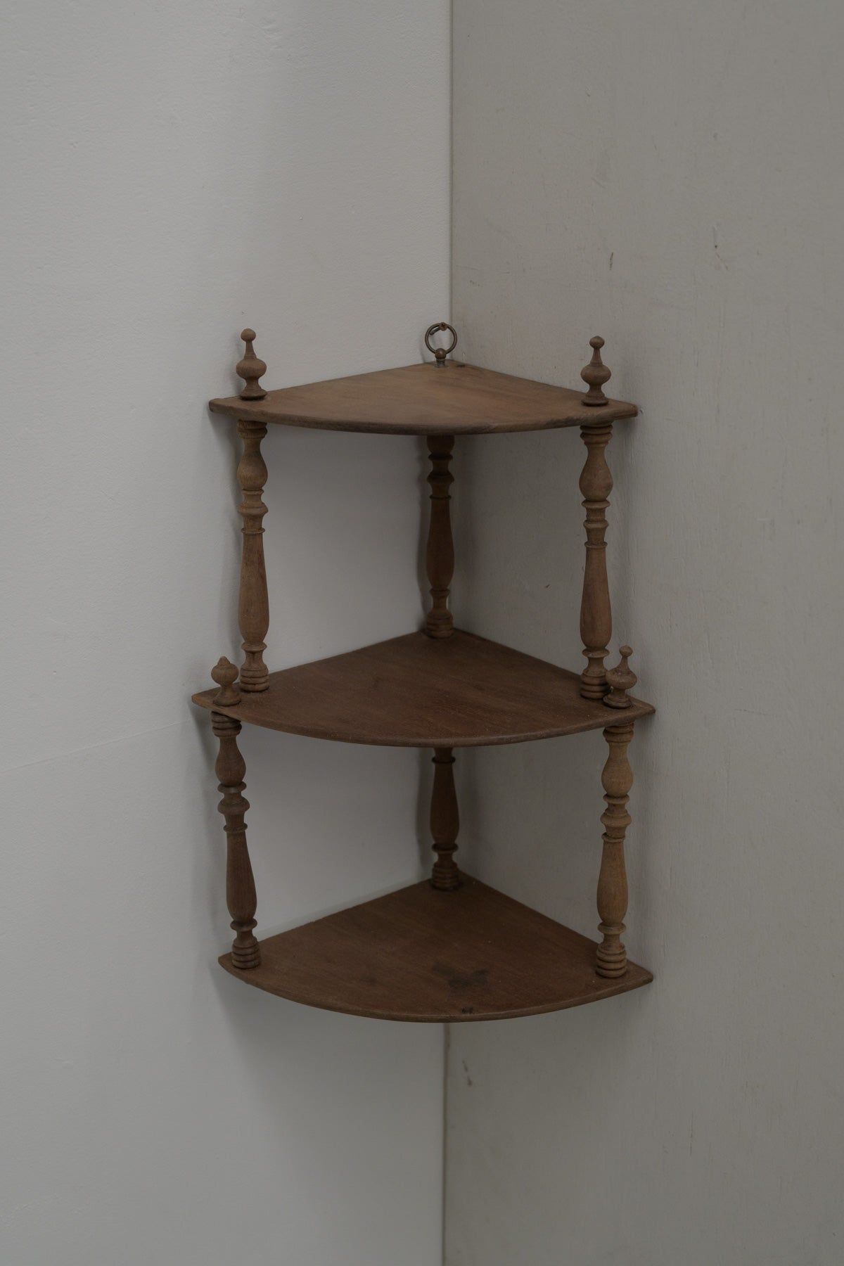#0596 corner shelf