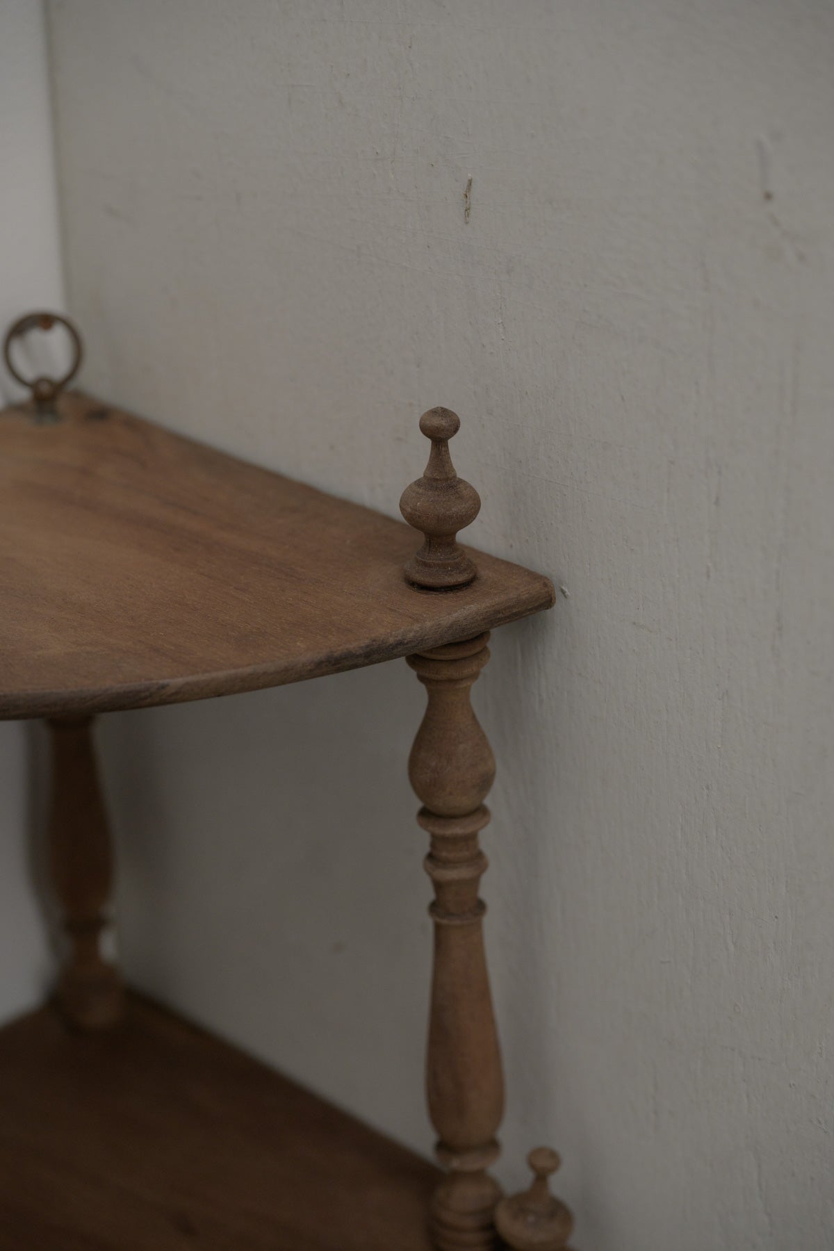 #0596 corner shelf