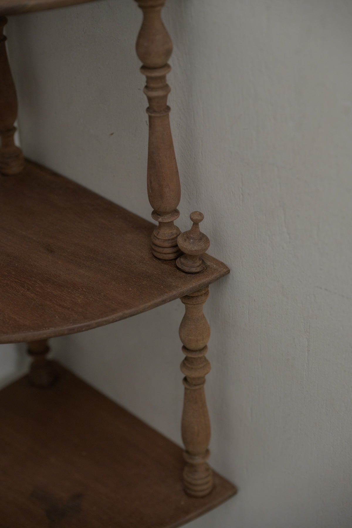 #0596 corner shelf