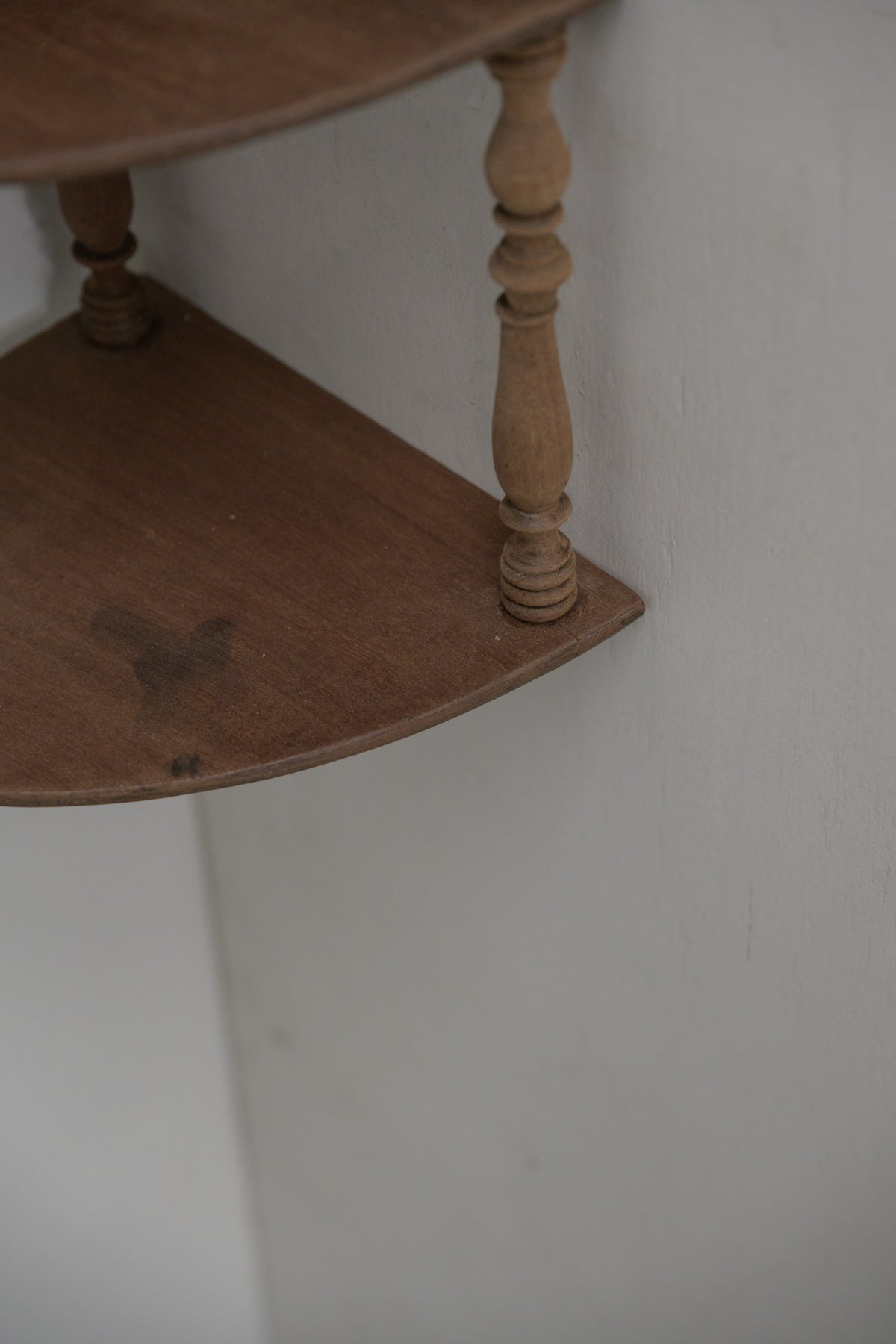#0596 corner shelf