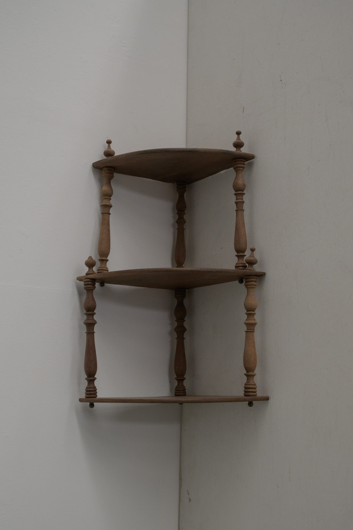 #0596 corner shelf