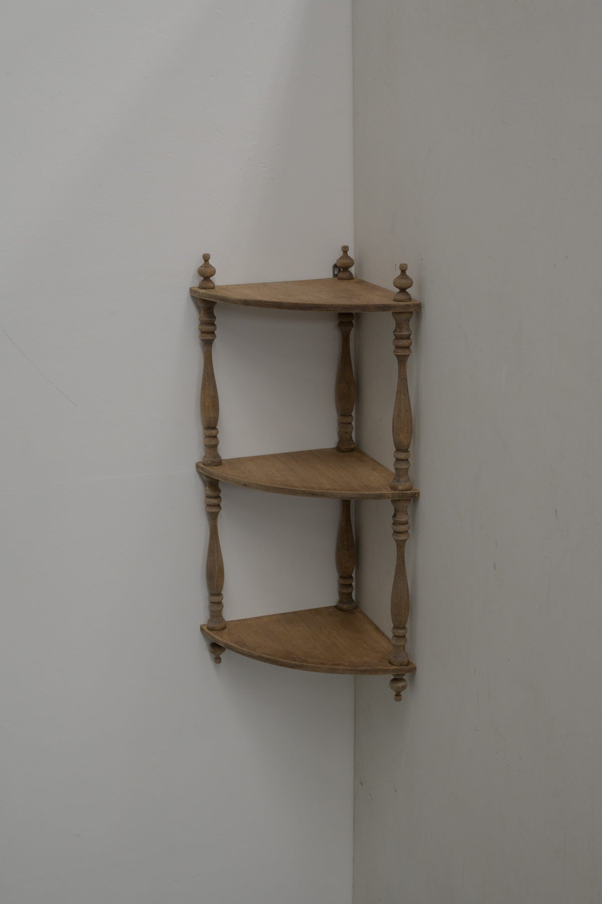 #0597 corner shelf