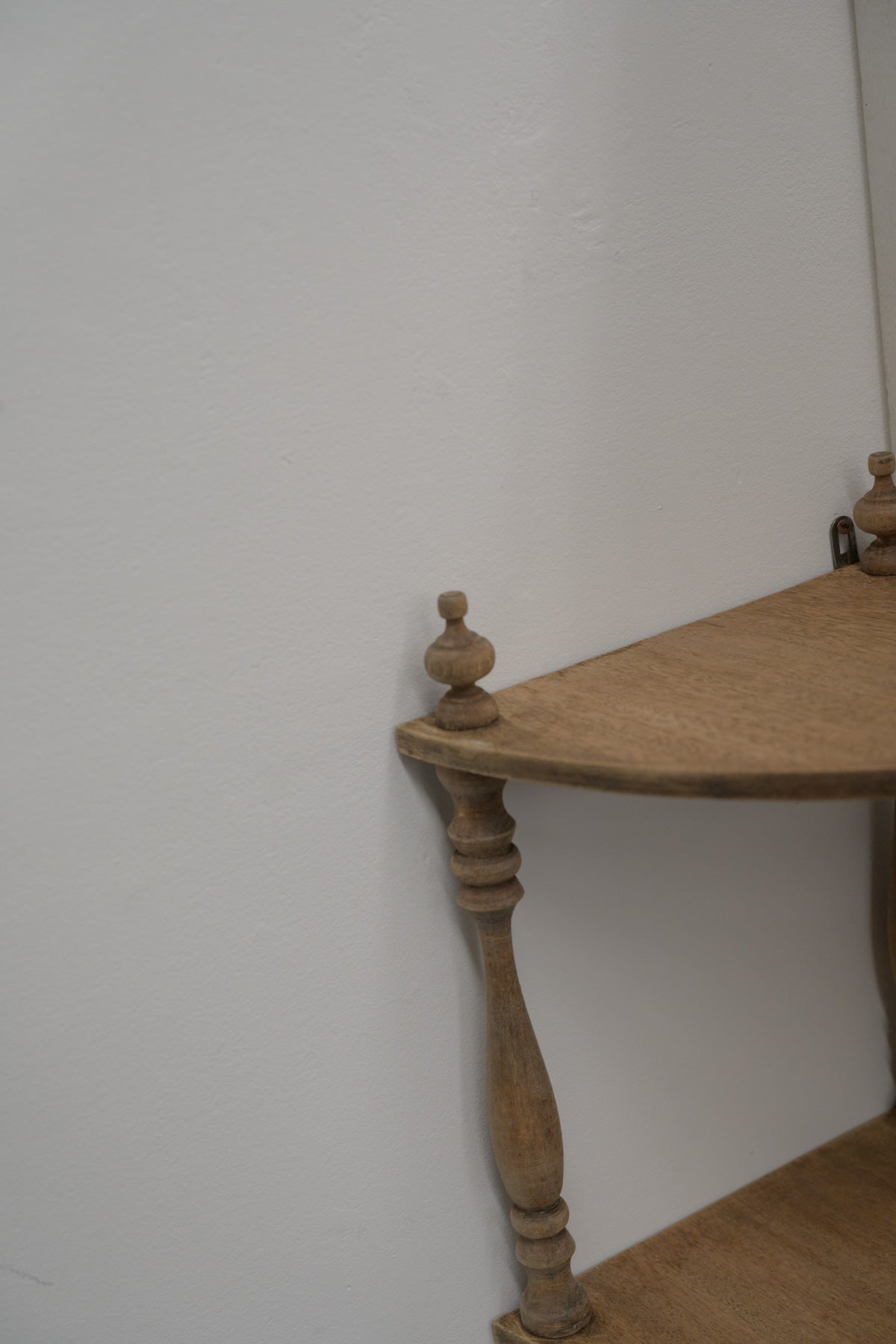 #0597 corner shelf