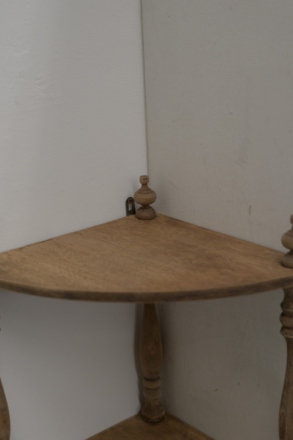 #0597 corner shelf