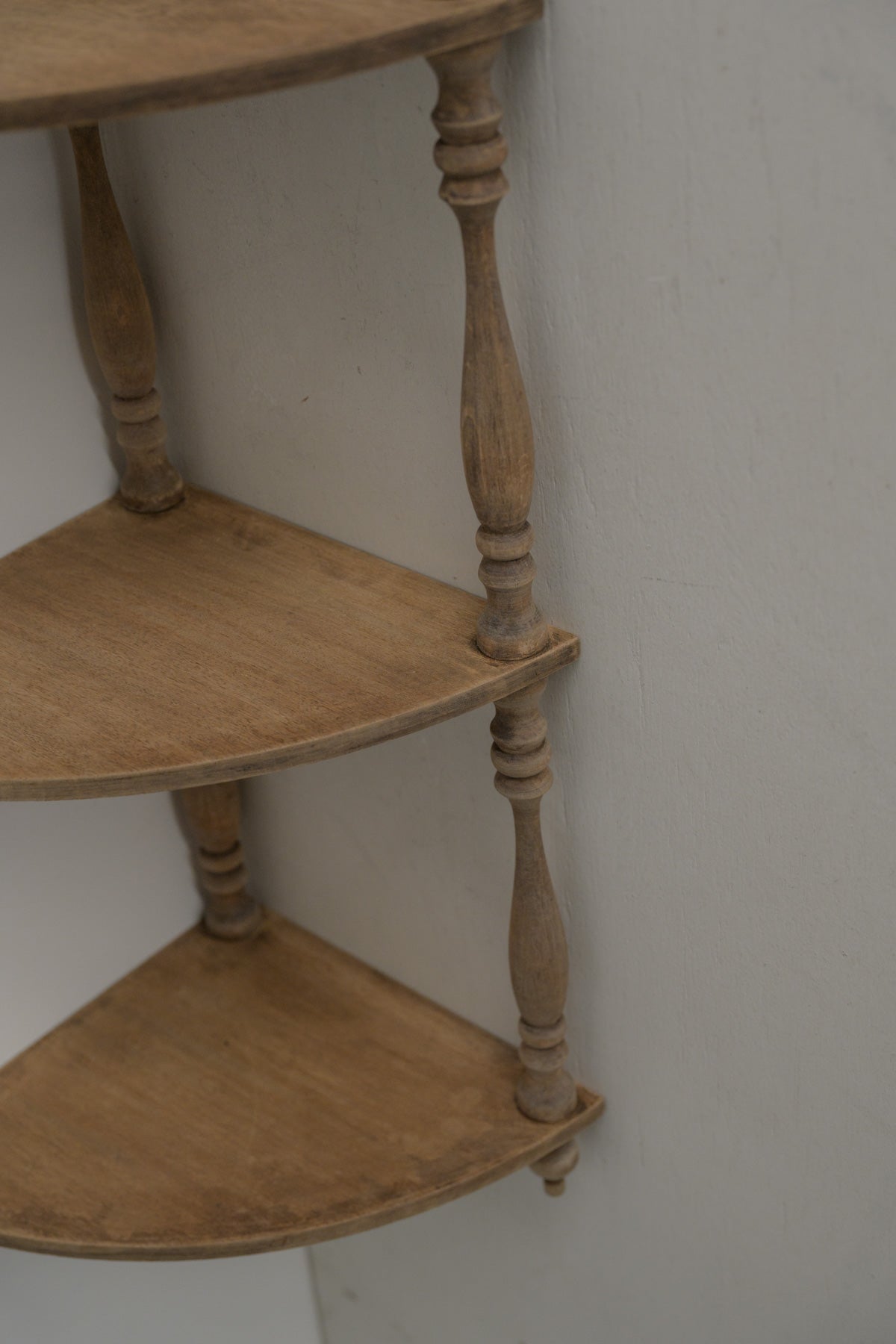 #0597 corner shelf