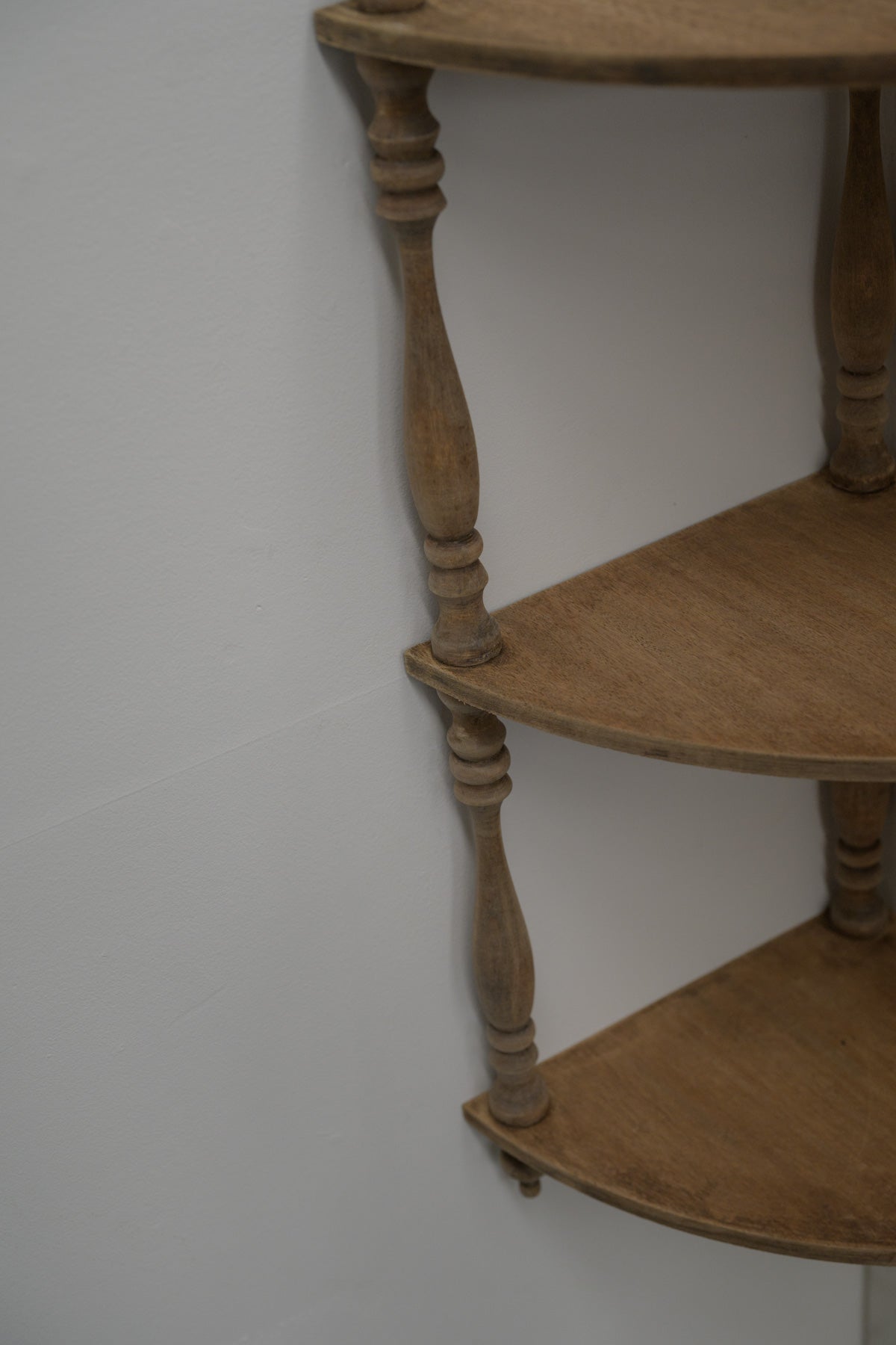 #0597 corner shelf