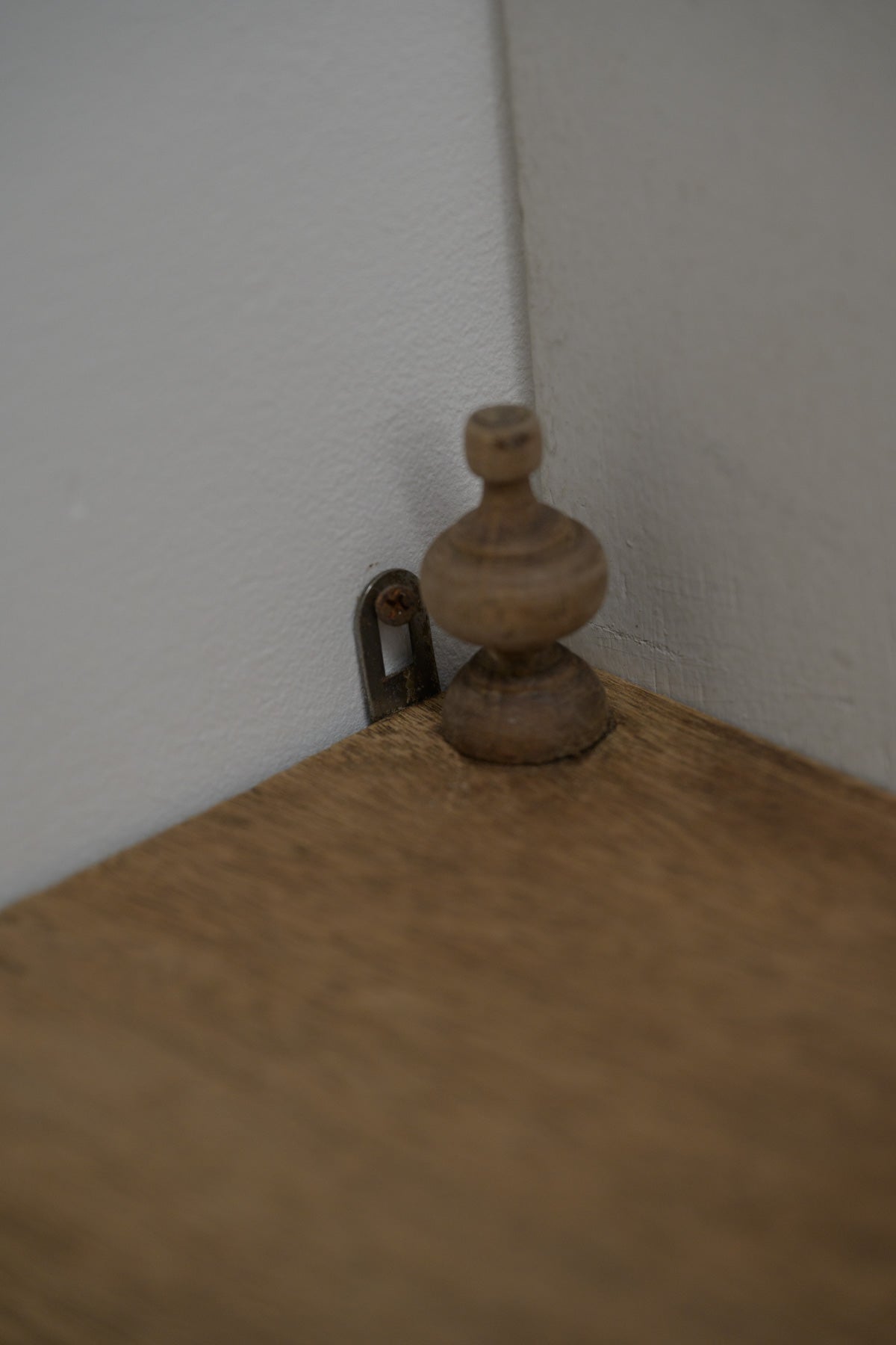 #0597 corner shelf