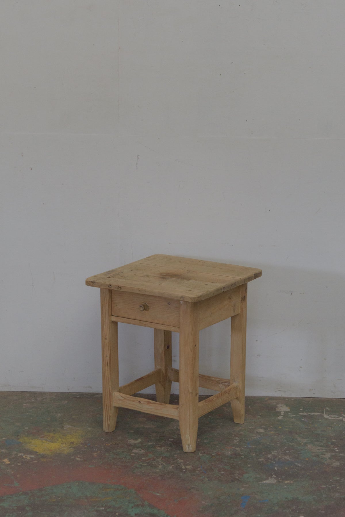 #8582 side table