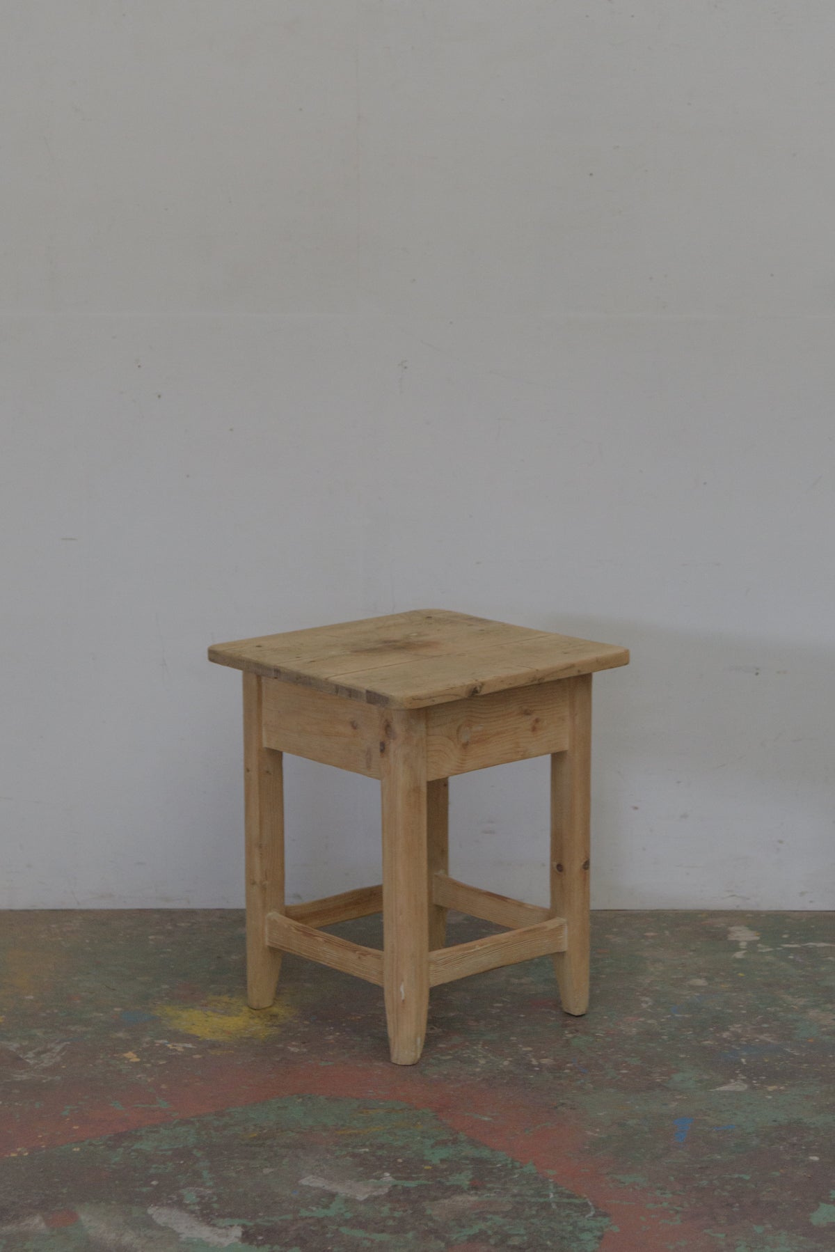 #8582 side table