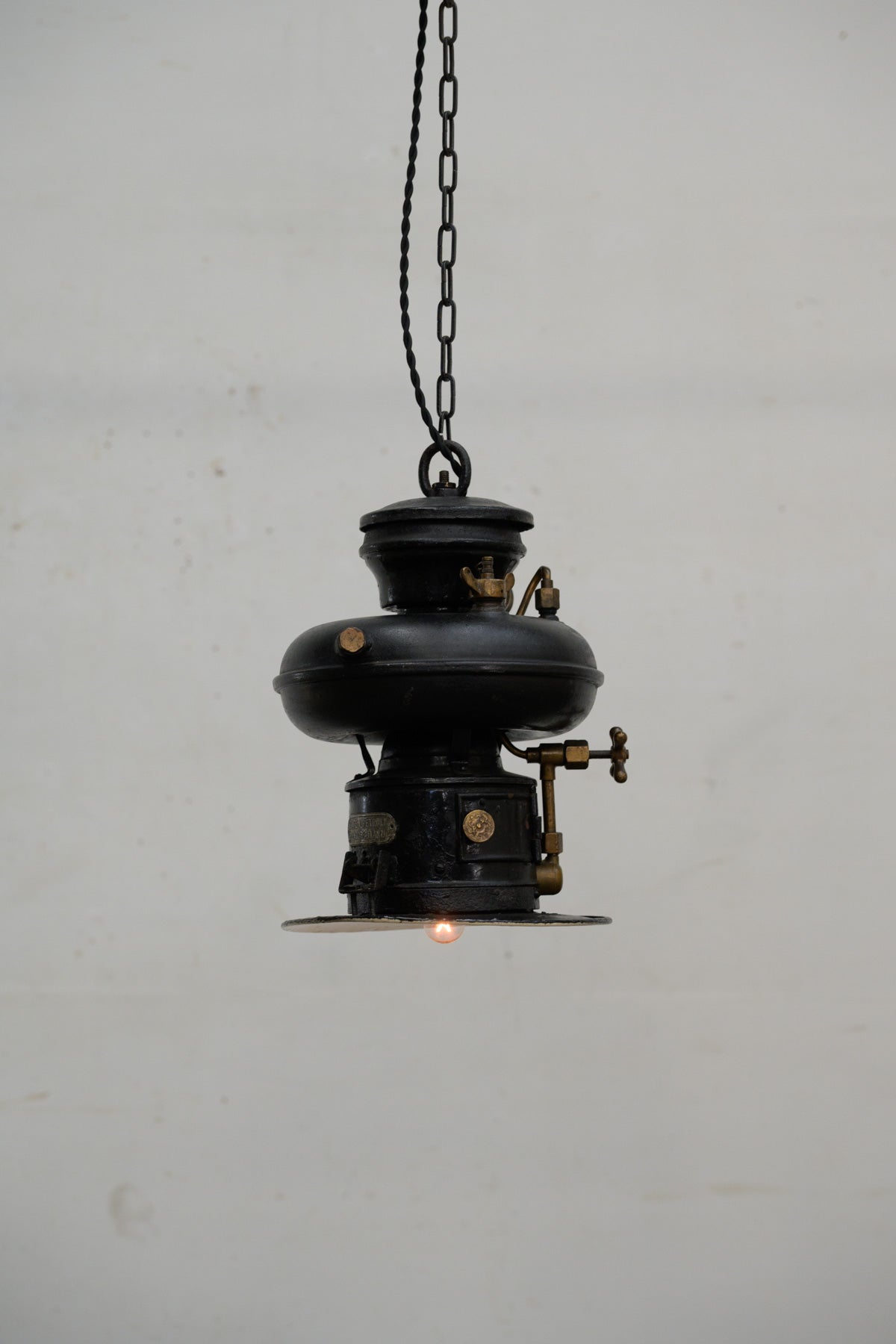 #0137 industrial lamp
