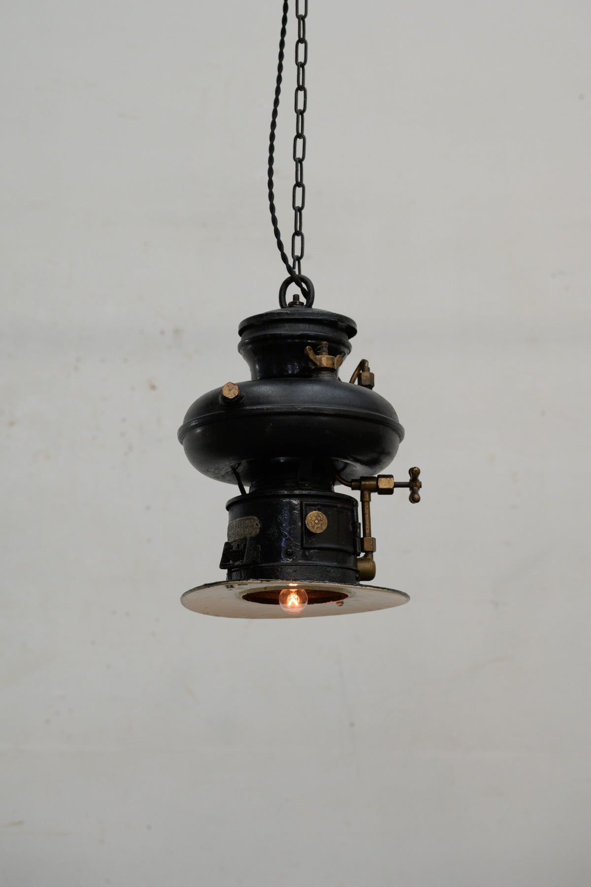 #0137 industrial lamp