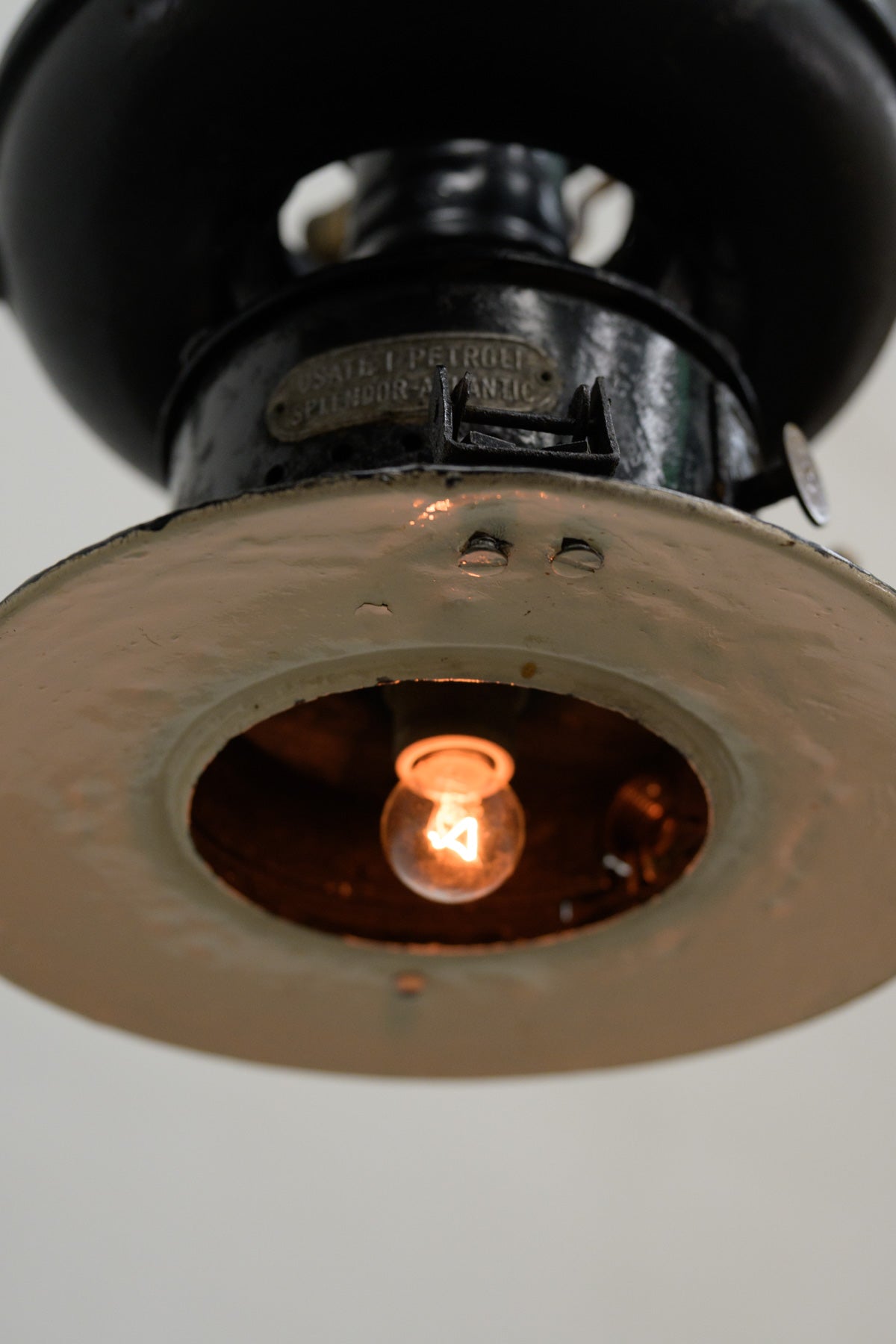 #0137 industrial lamp