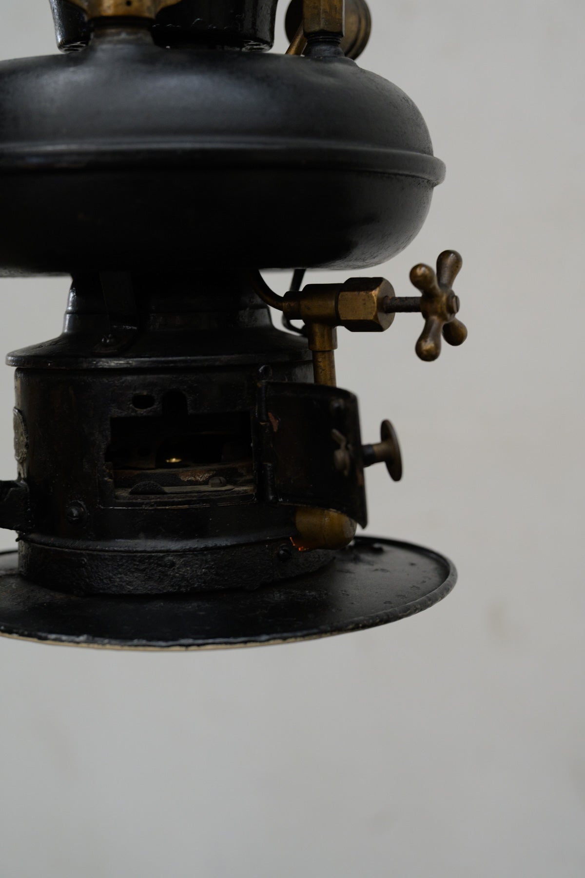 #0137 industrial lamp