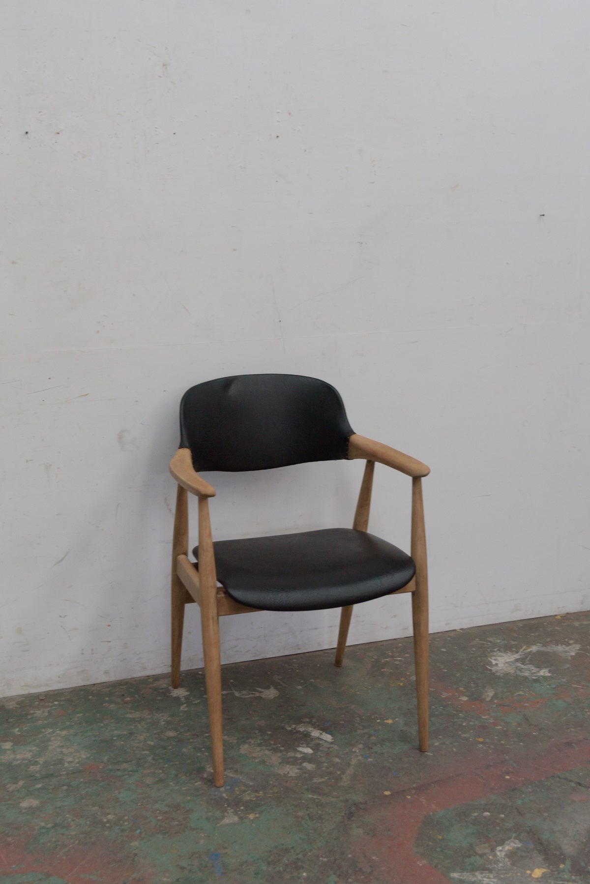 #0017 arm chair