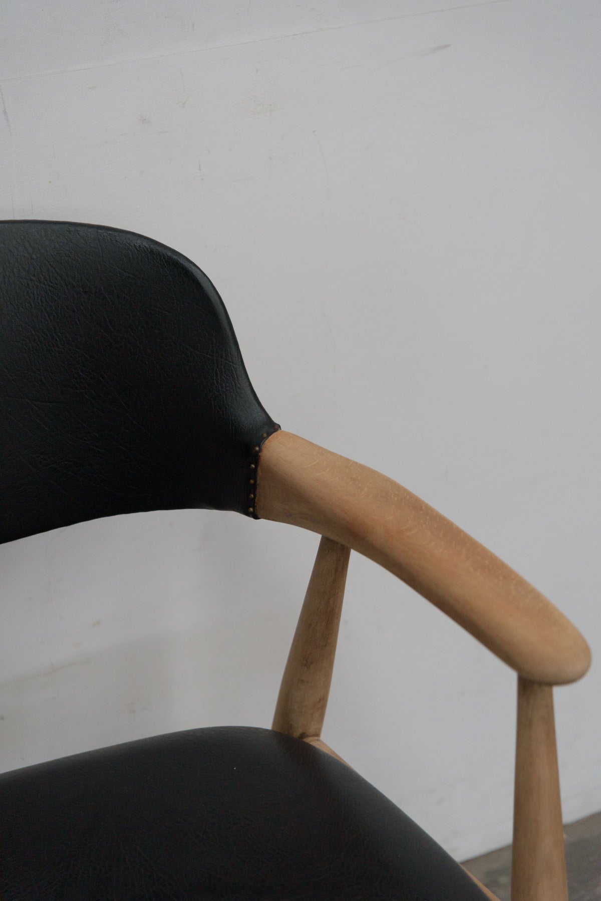 #0017 arm chair
