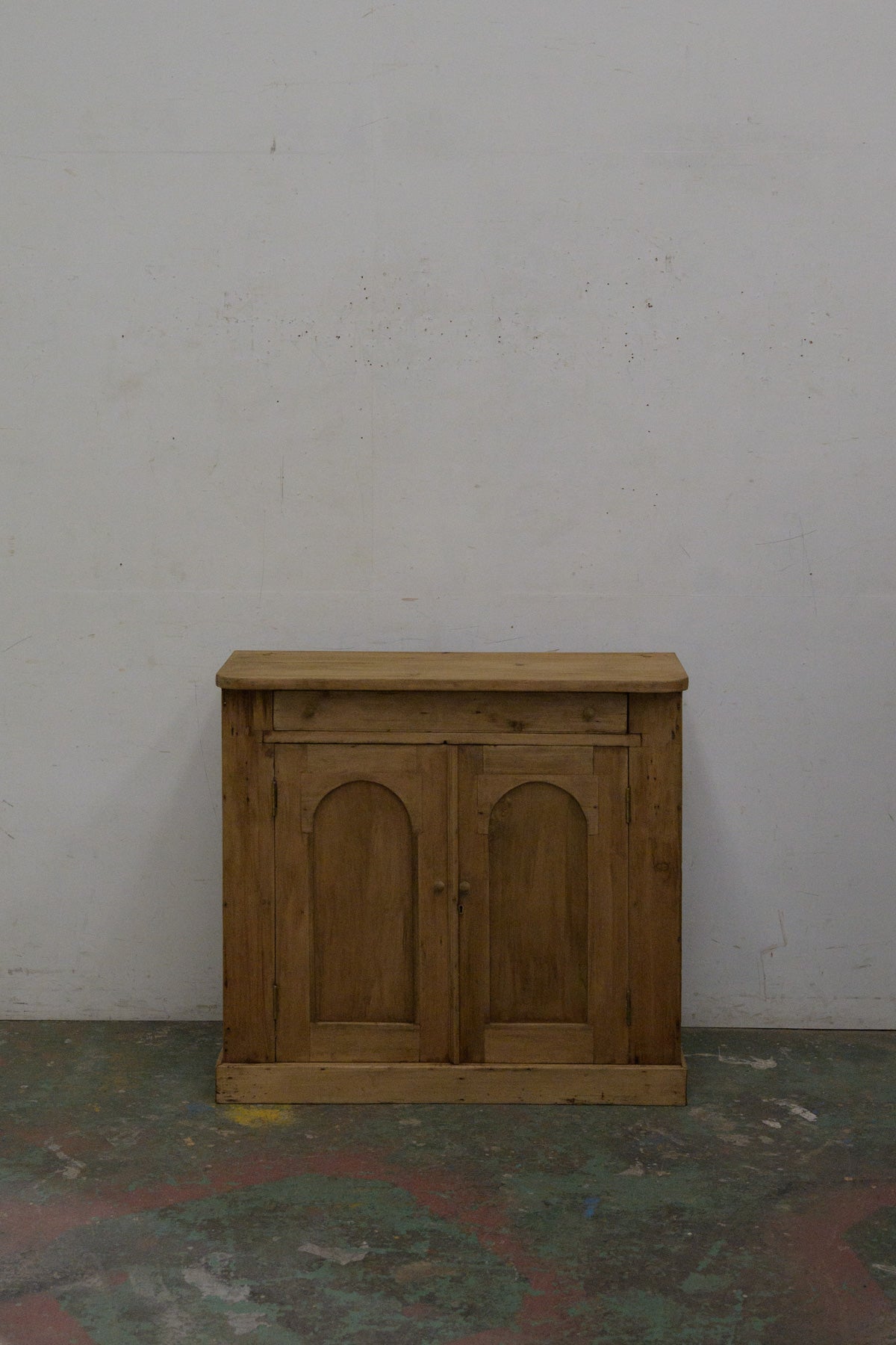 #0152 cabinet