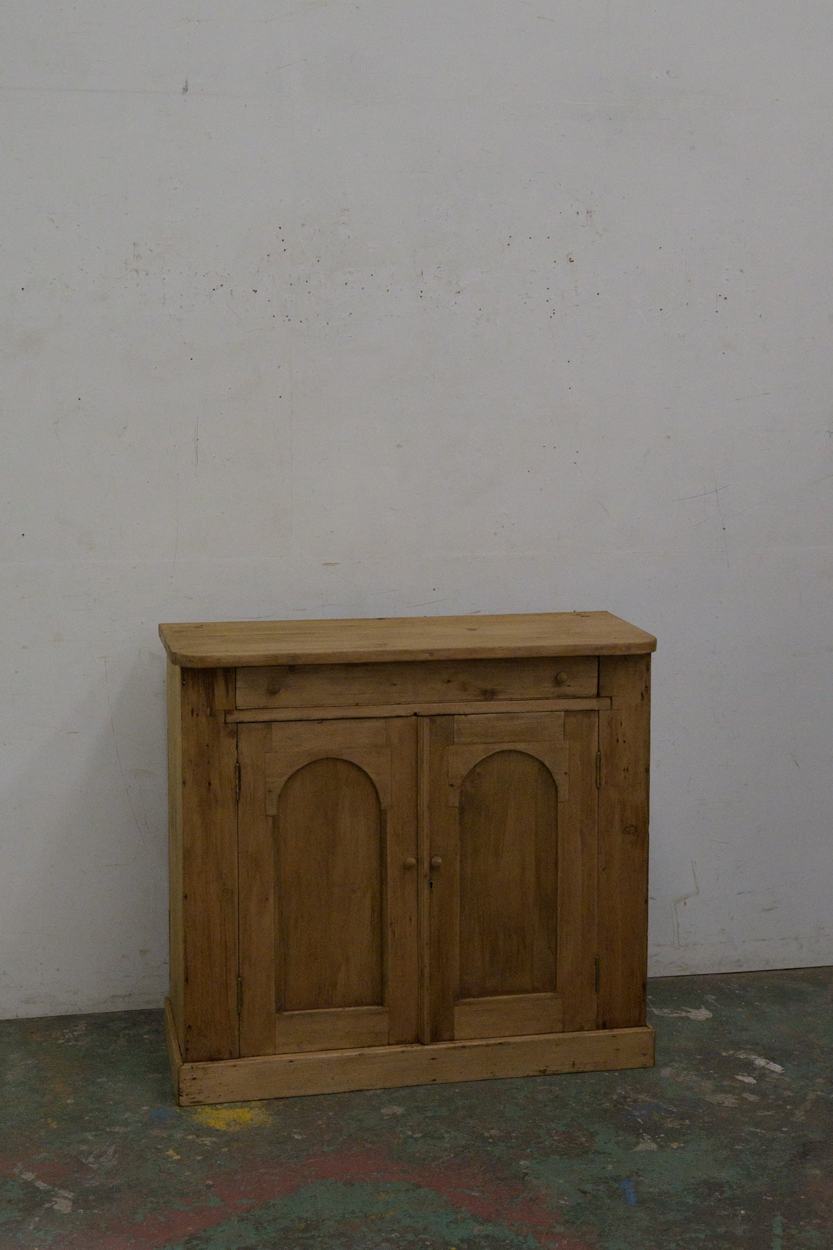 #0152 cabinet