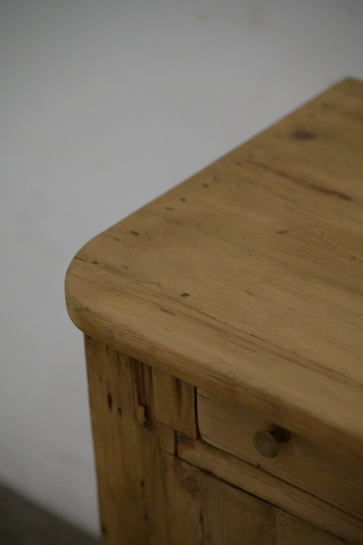 #0152 cabinet