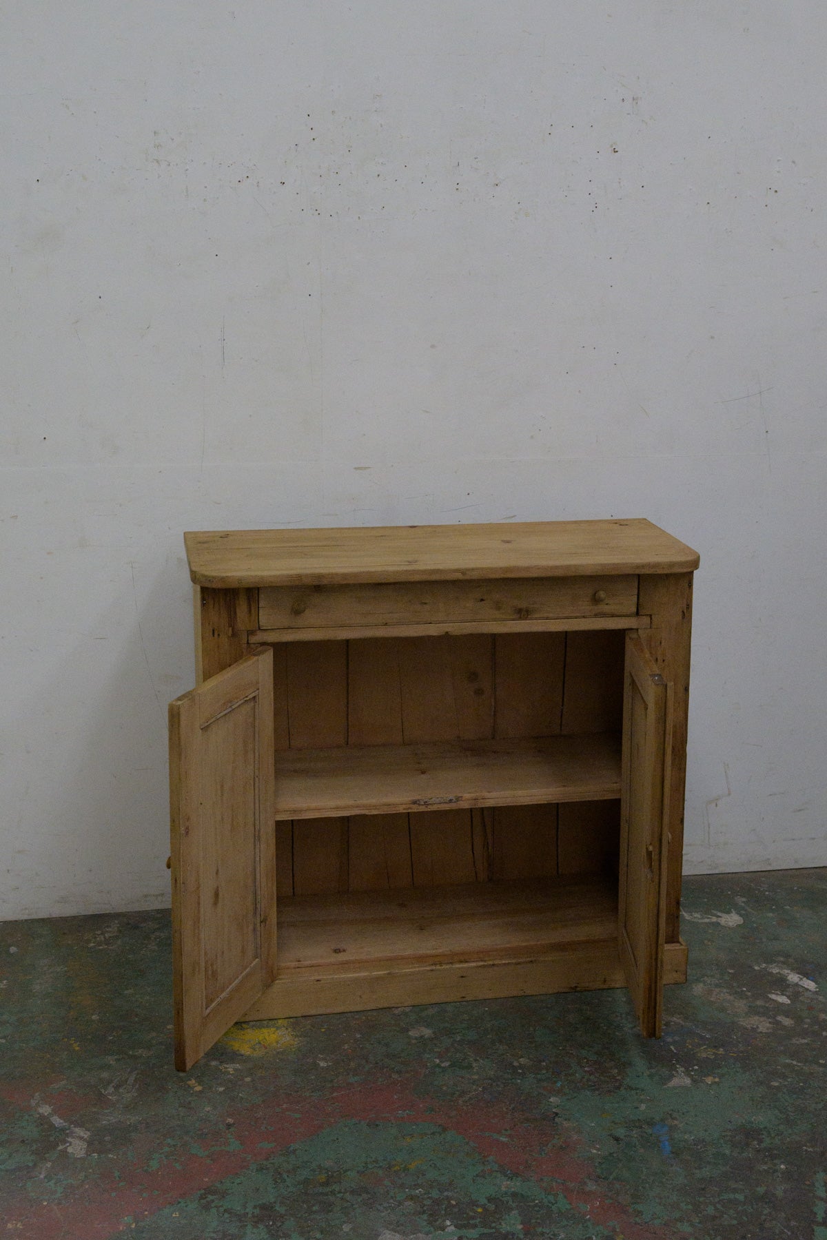 #0152 cabinet