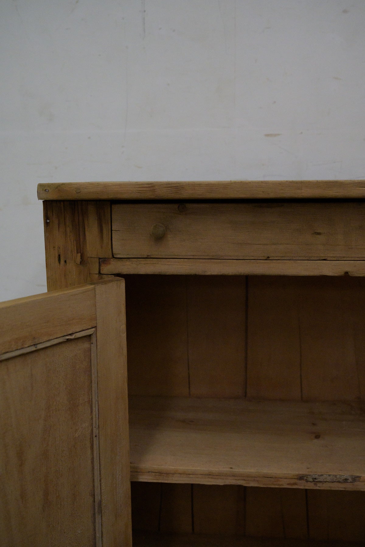 #0152 cabinet