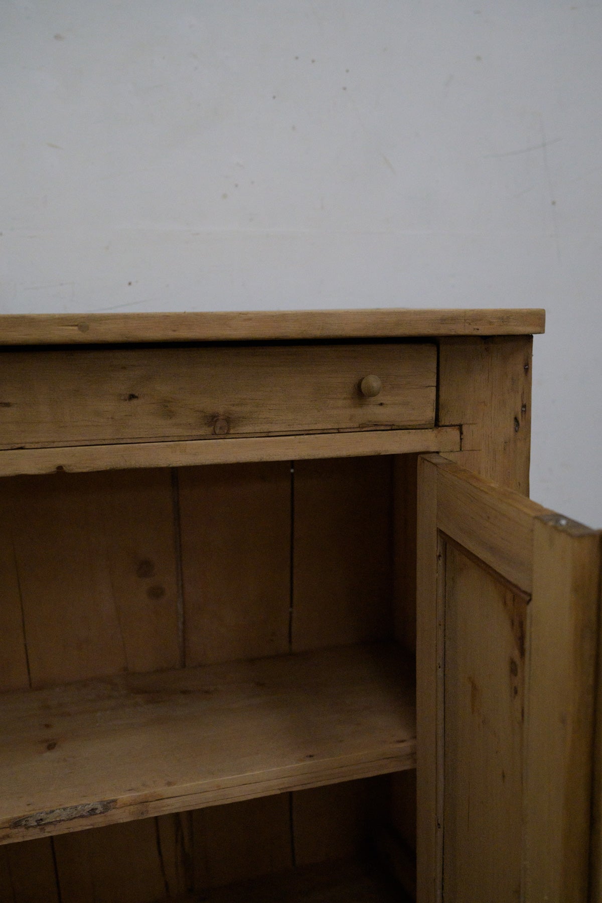 #0152 cabinet