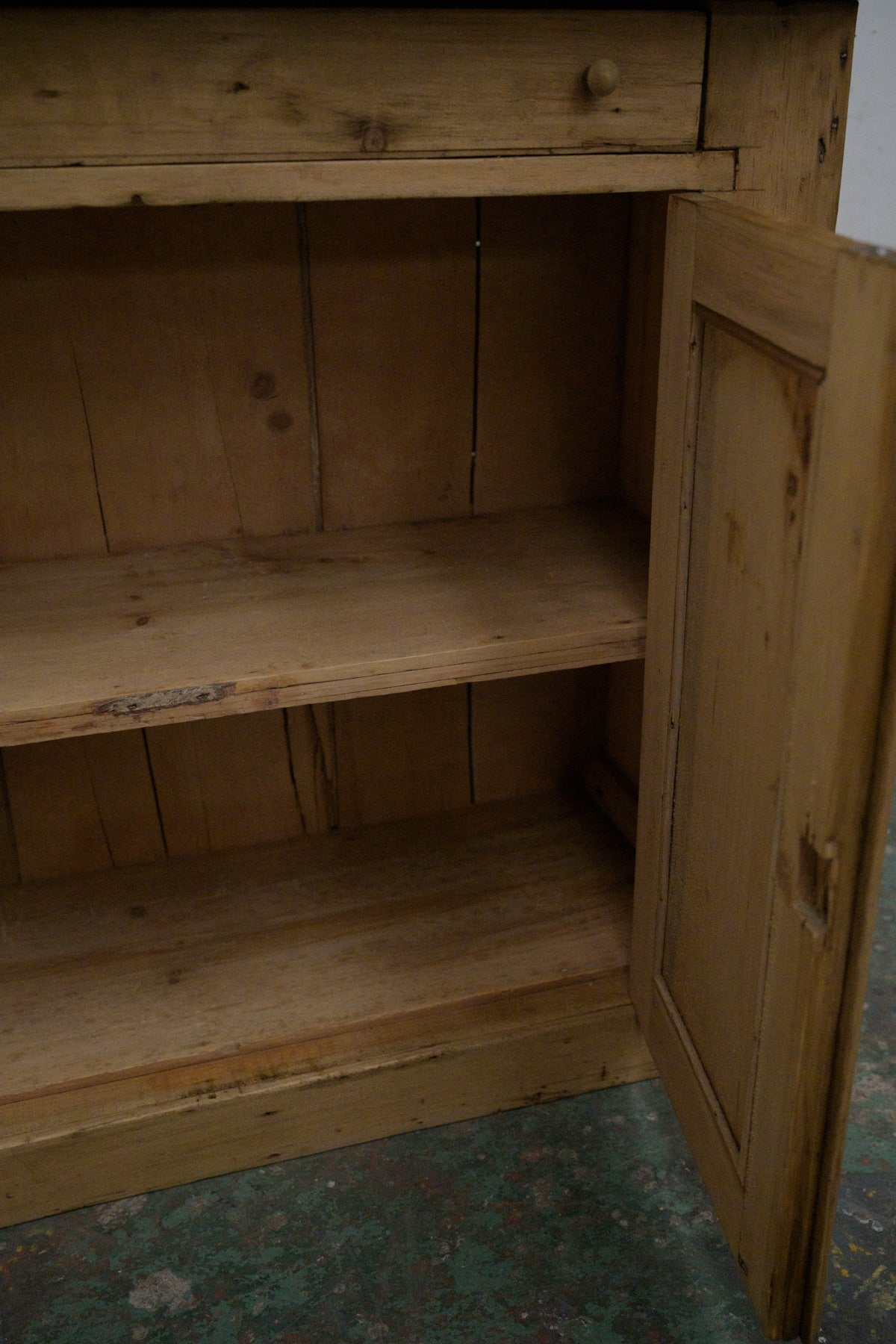 #0152 cabinet