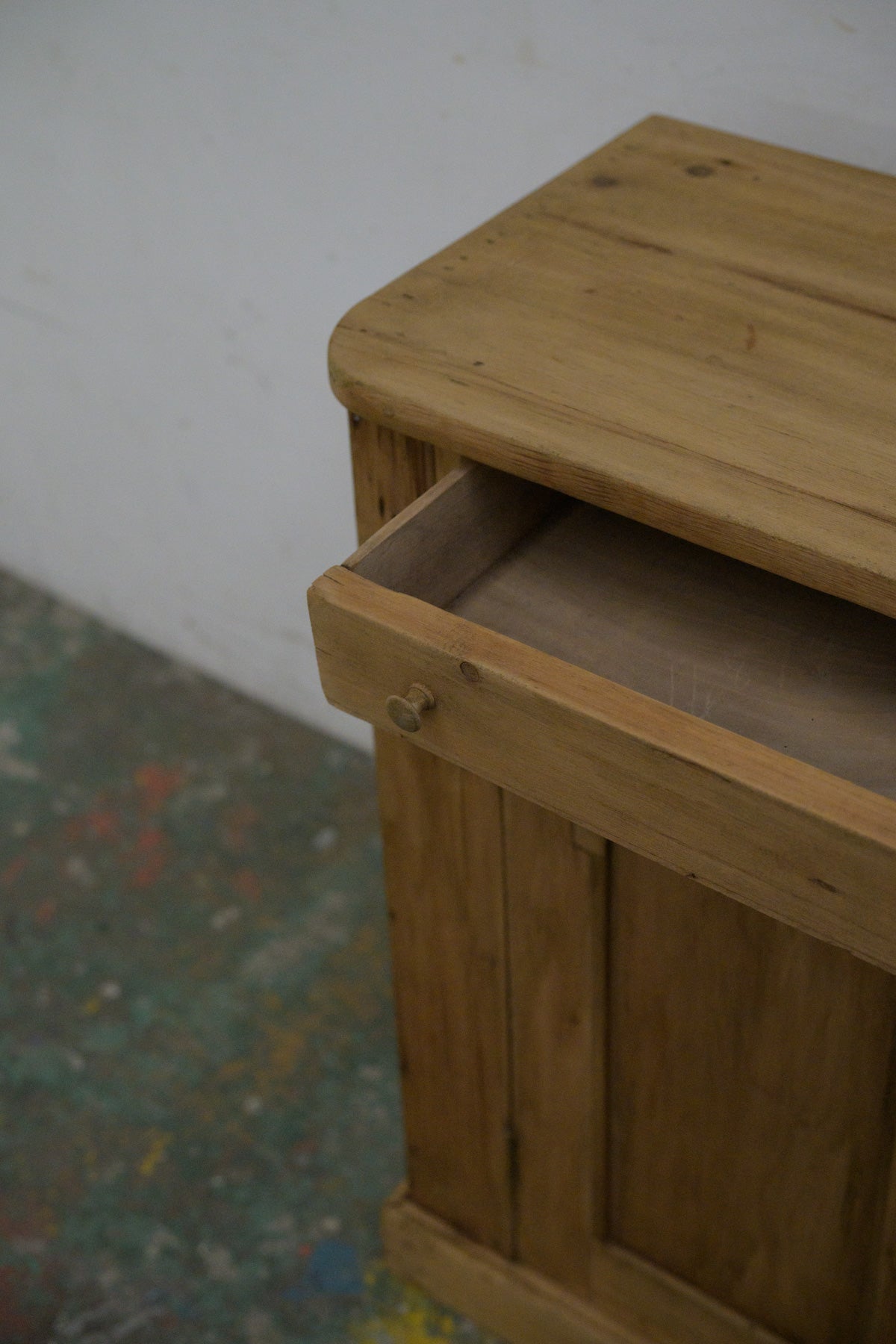#0152 cabinet