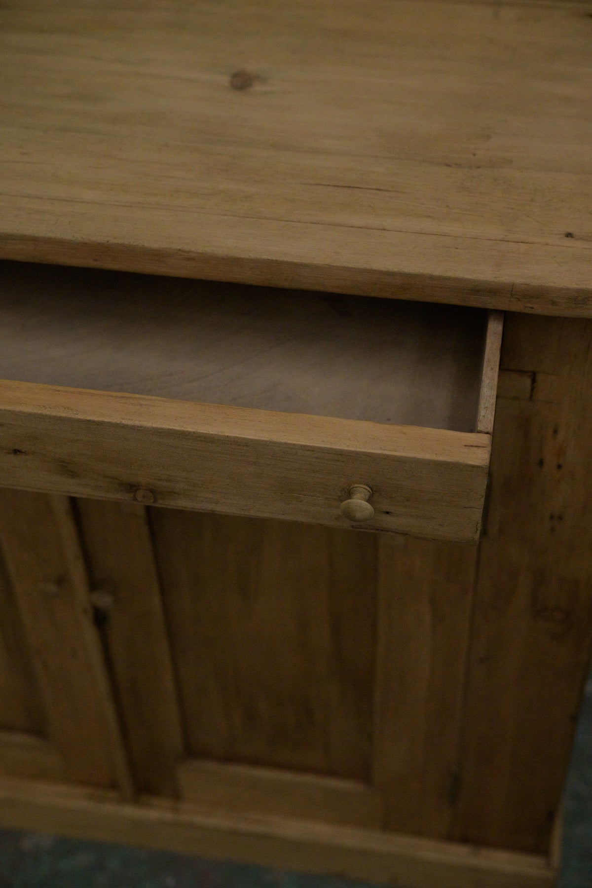 #0152 cabinet