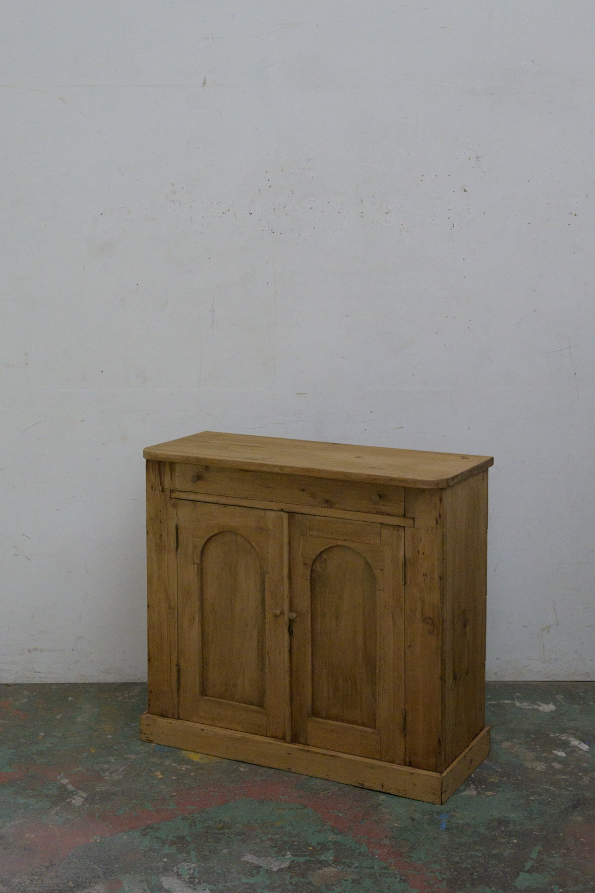 #0152 cabinet