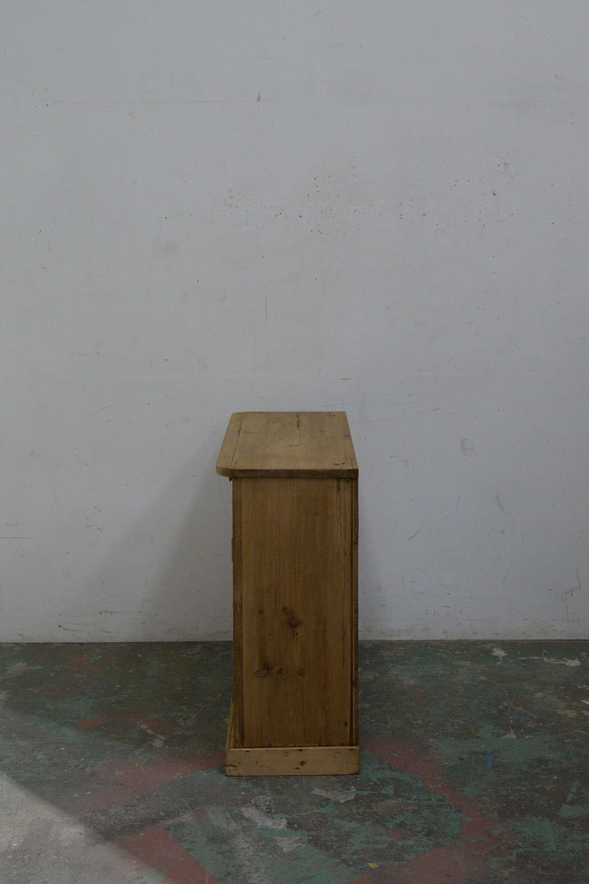 #0152 cabinet
