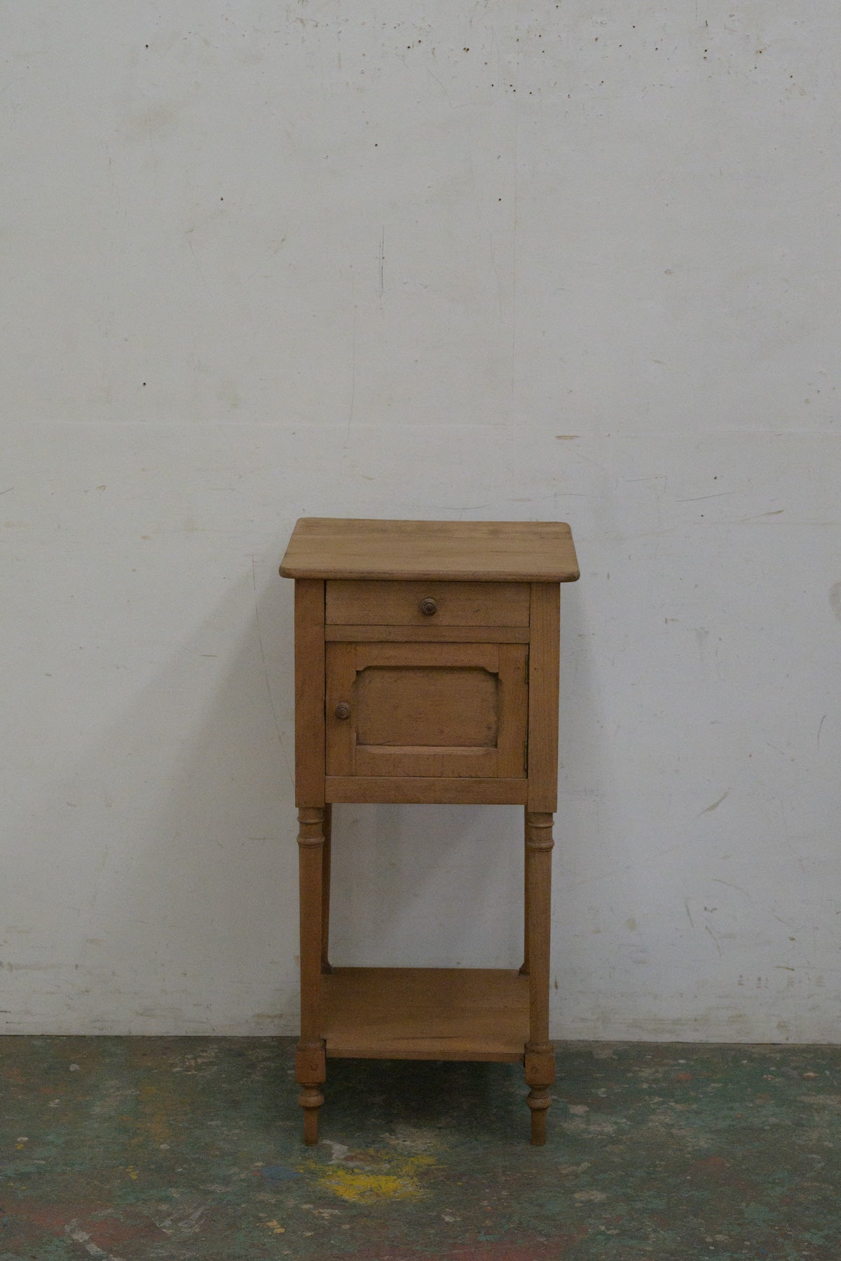 #0153 cabinet